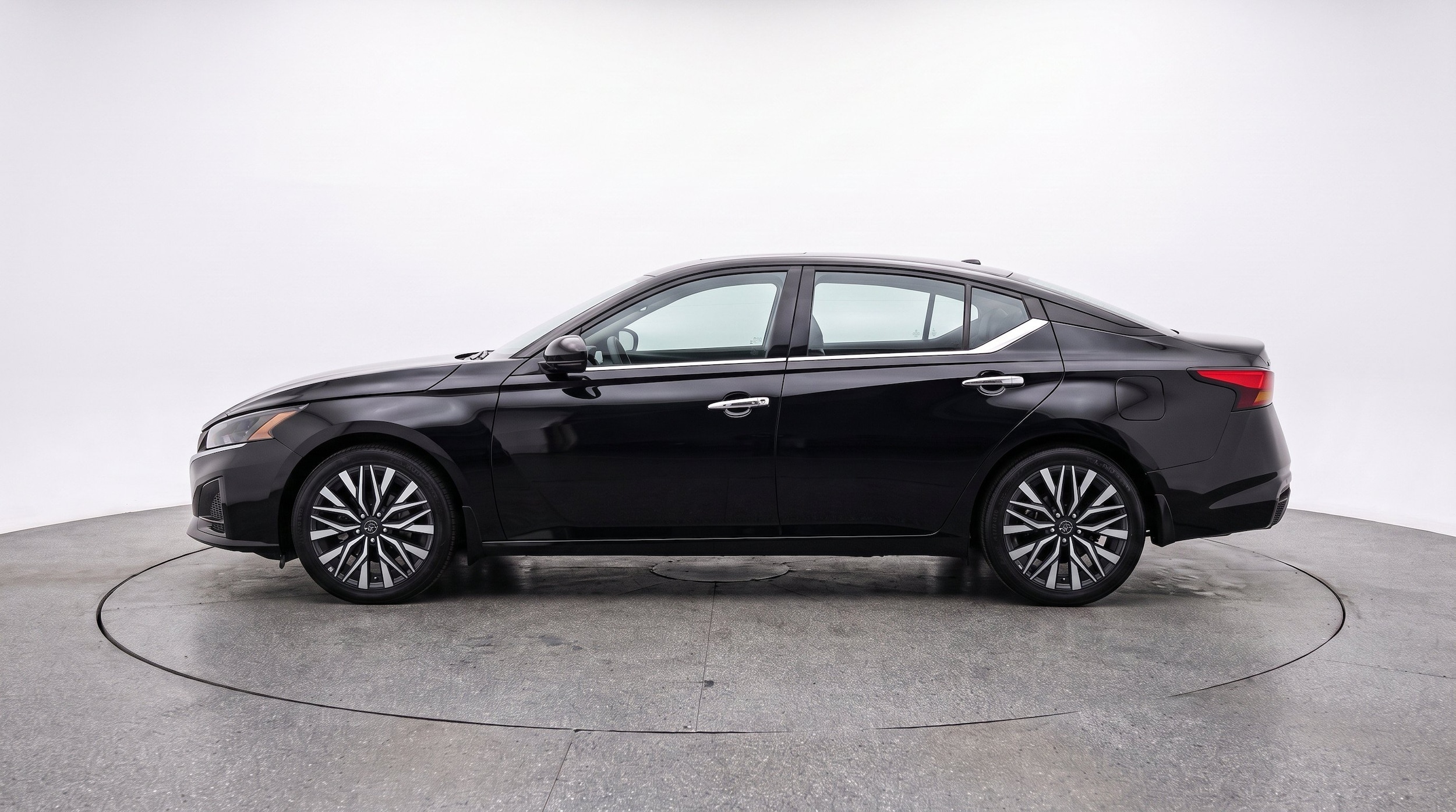 Thumbnail: 2025 Nissan Altima - 5