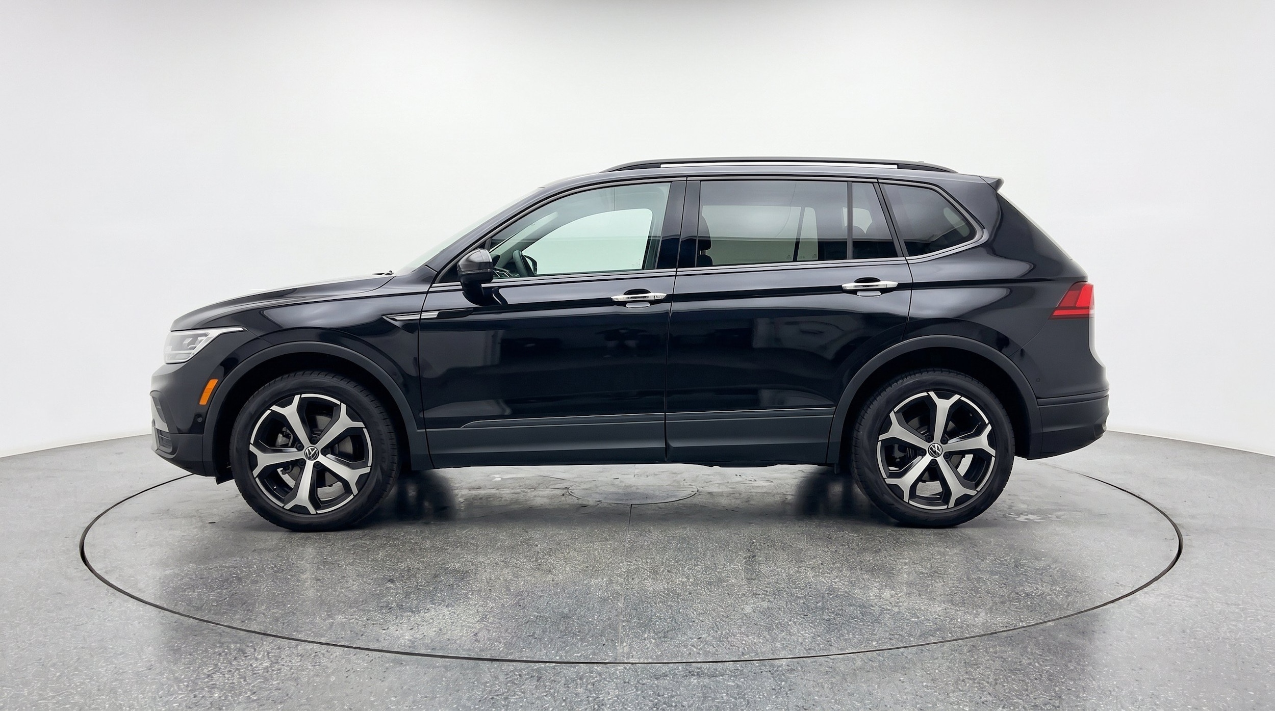 Thumbnail: 2026 Volkswagen Tiguan - 5