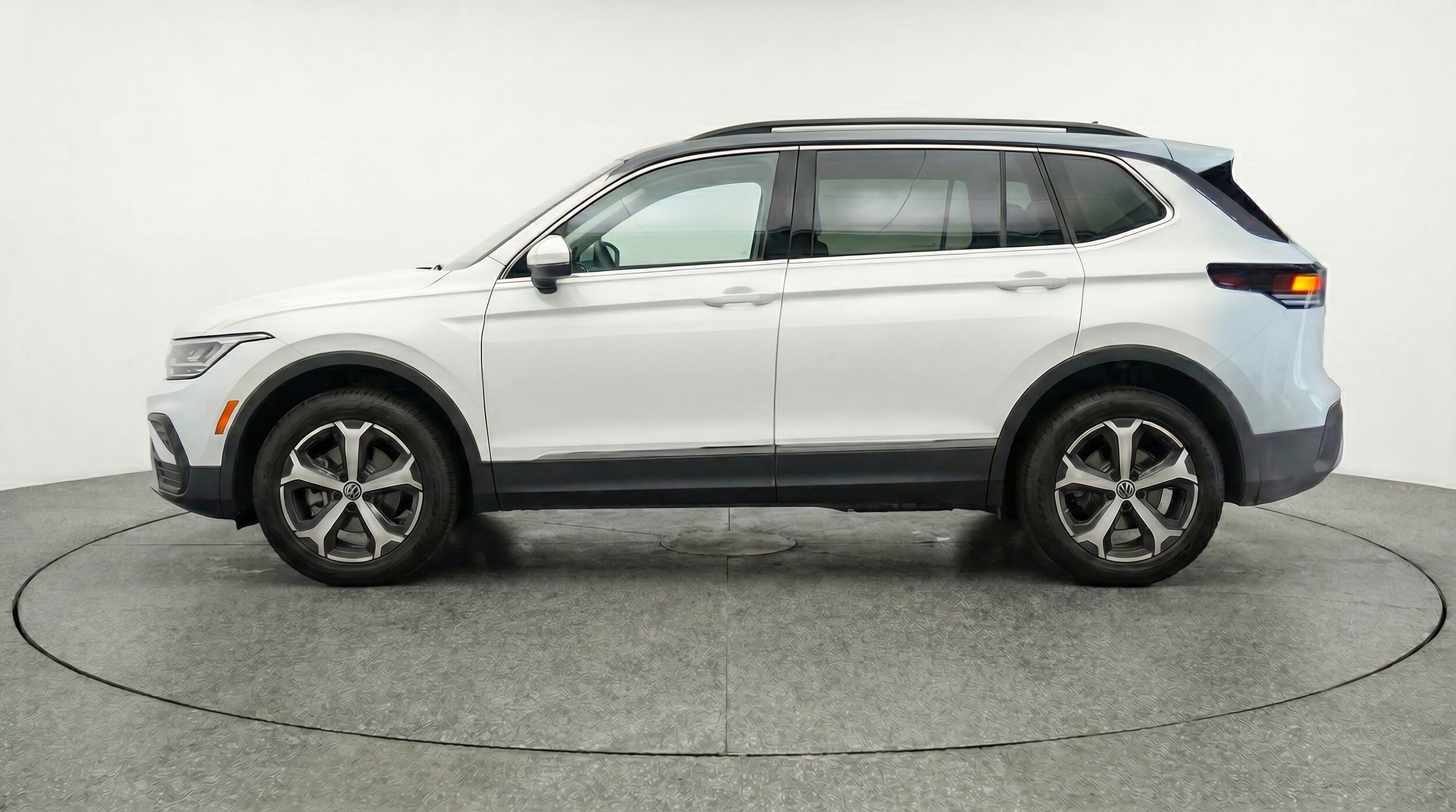 Thumbnail: 2026 Volkswagen Tiguan - 5