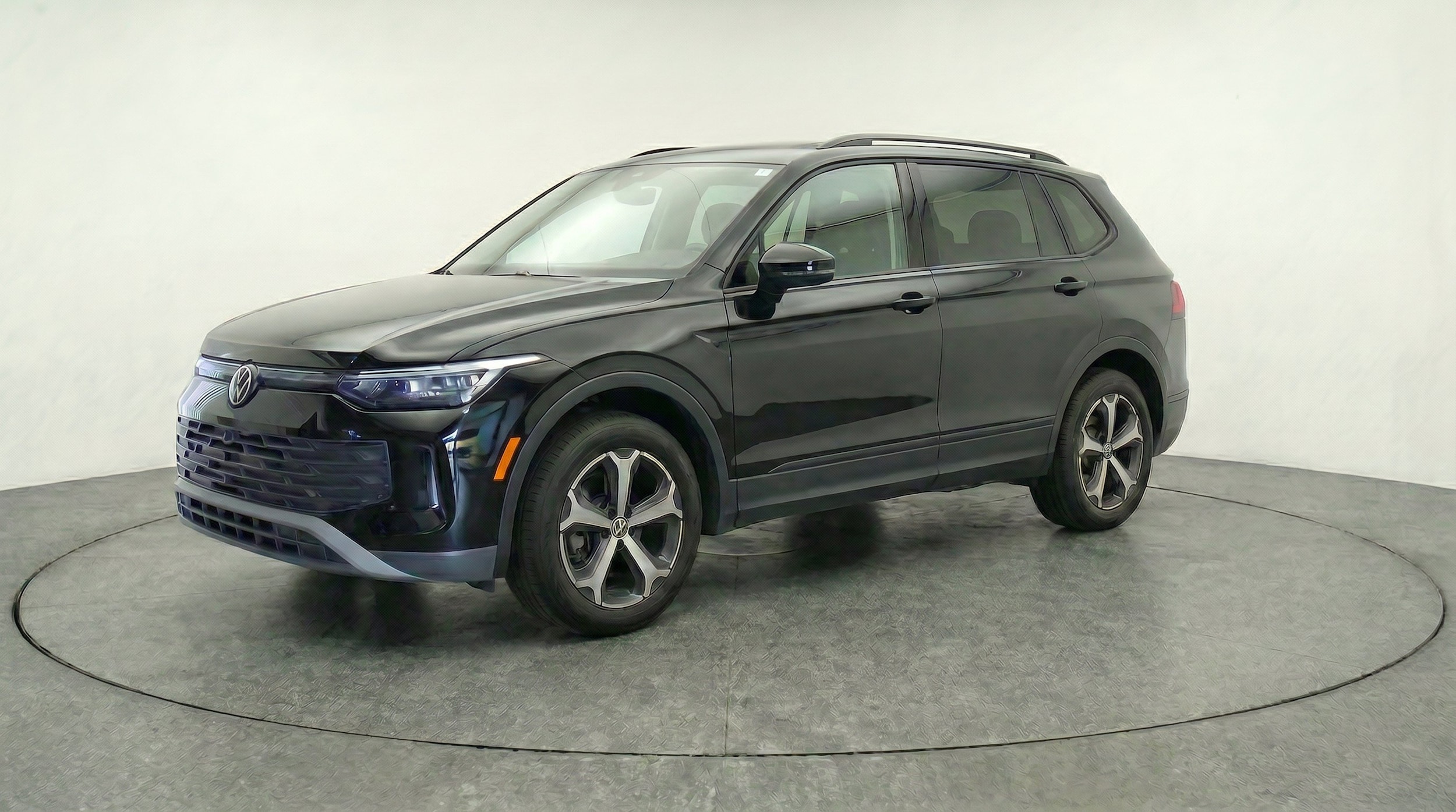 Thumbnail: 2026 Volkswagen Tiguan - 3