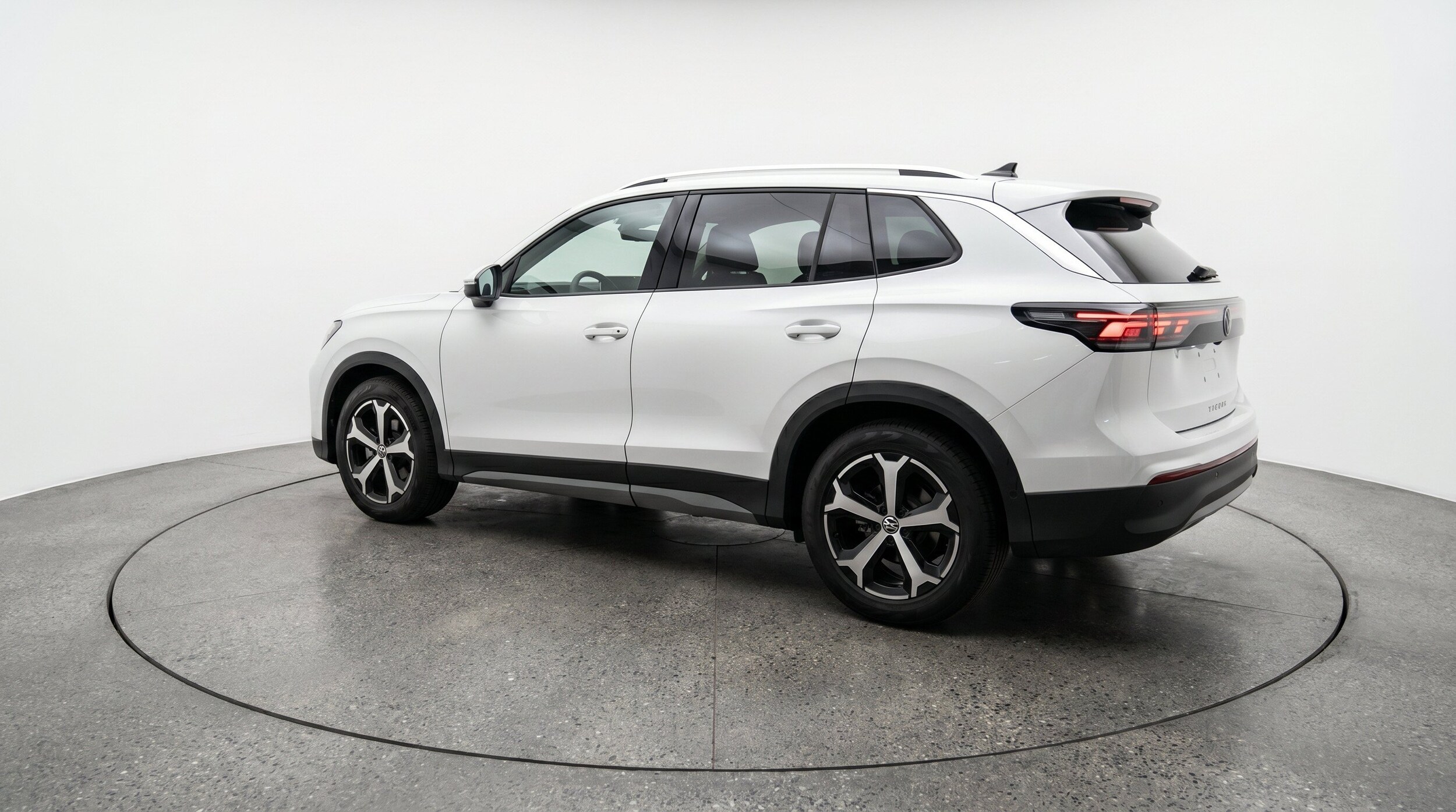 Thumbnail: 2026 Volkswagen Tiguan - 6