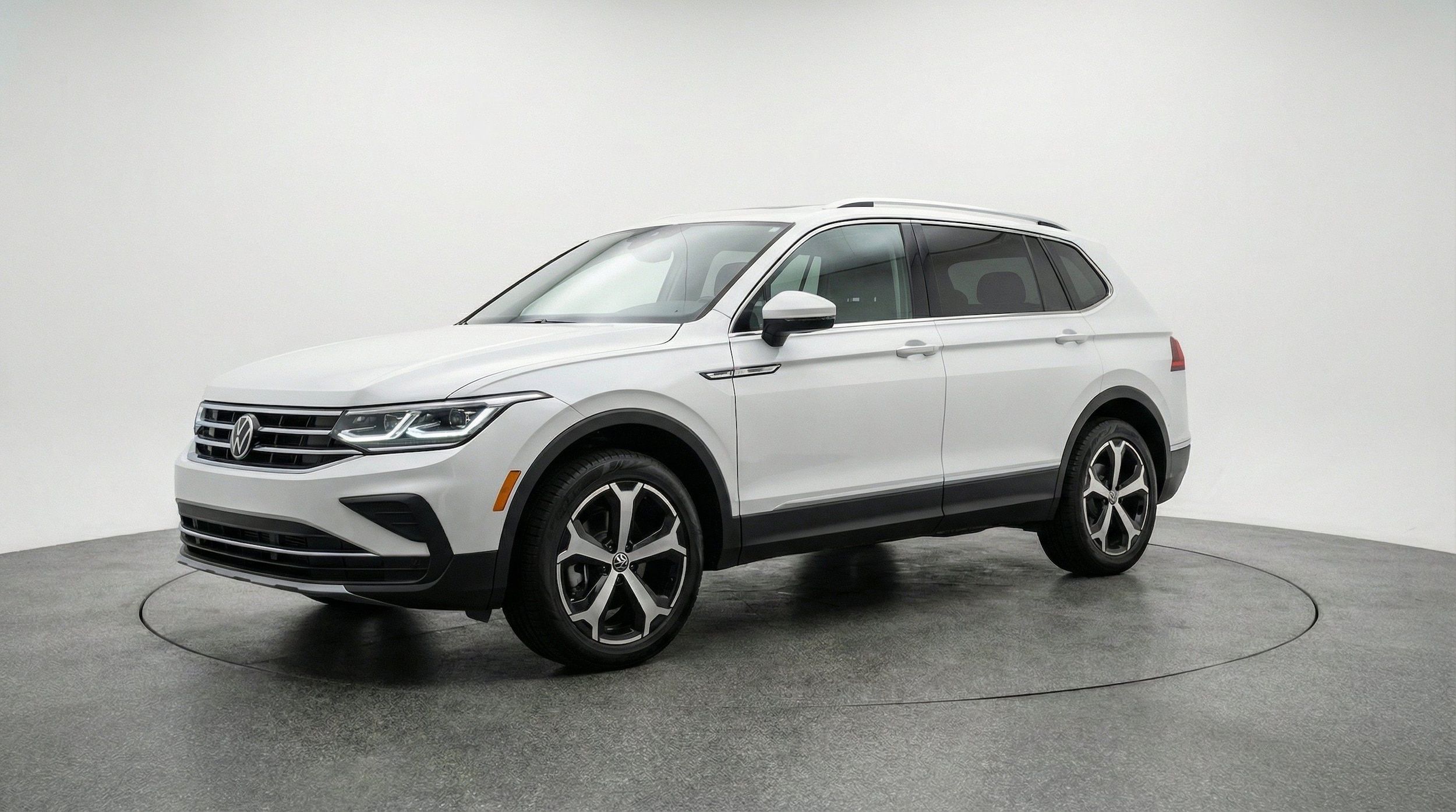 Thumbnail: 2026 Volkswagen Tiguan - 3