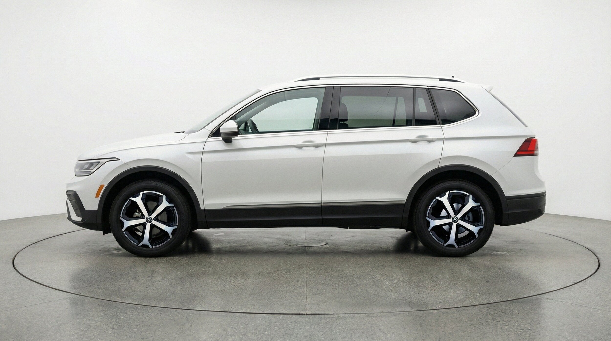 Thumbnail: 2026 Volkswagen Tiguan - 5
