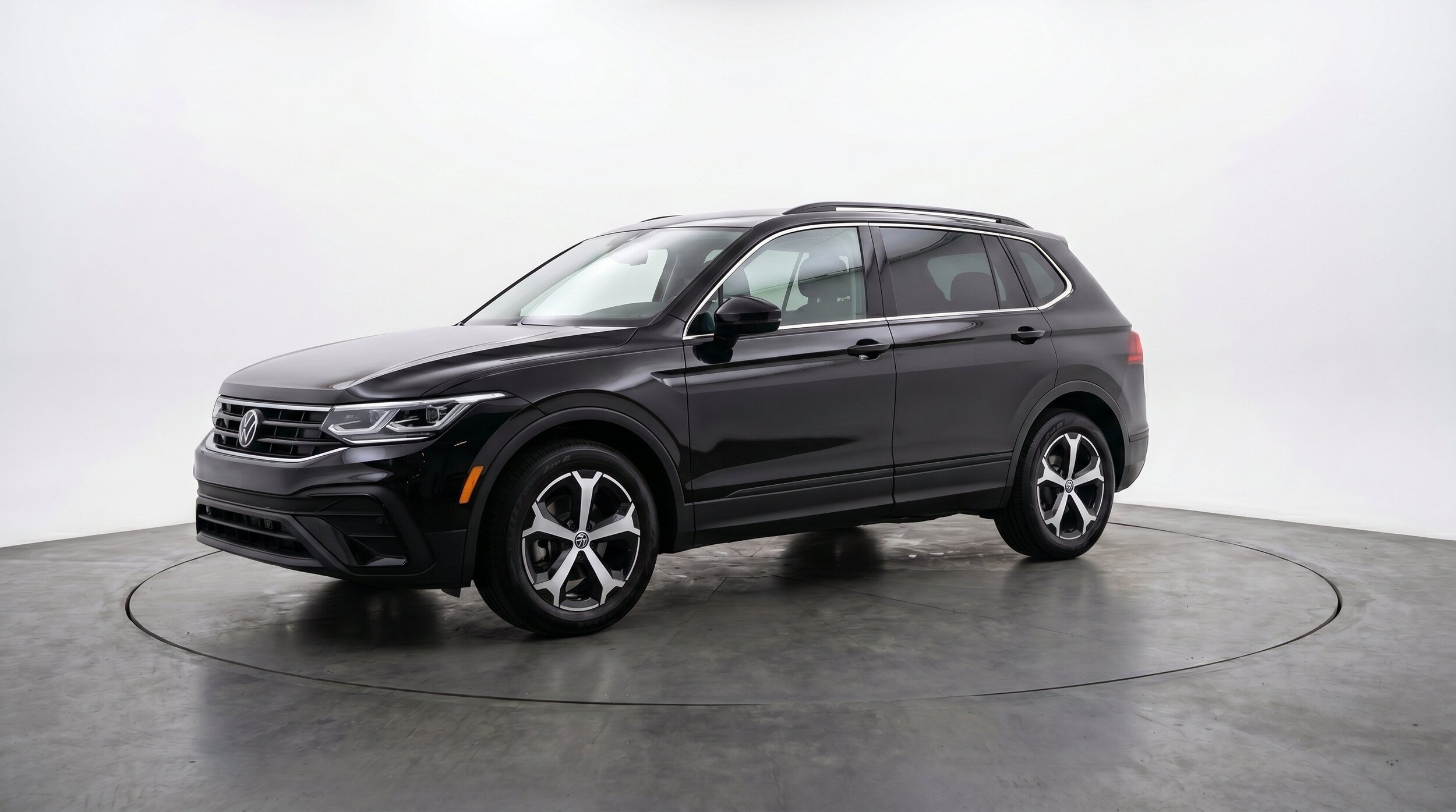 Thumbnail: 2026 Volkswagen Tiguan - 3