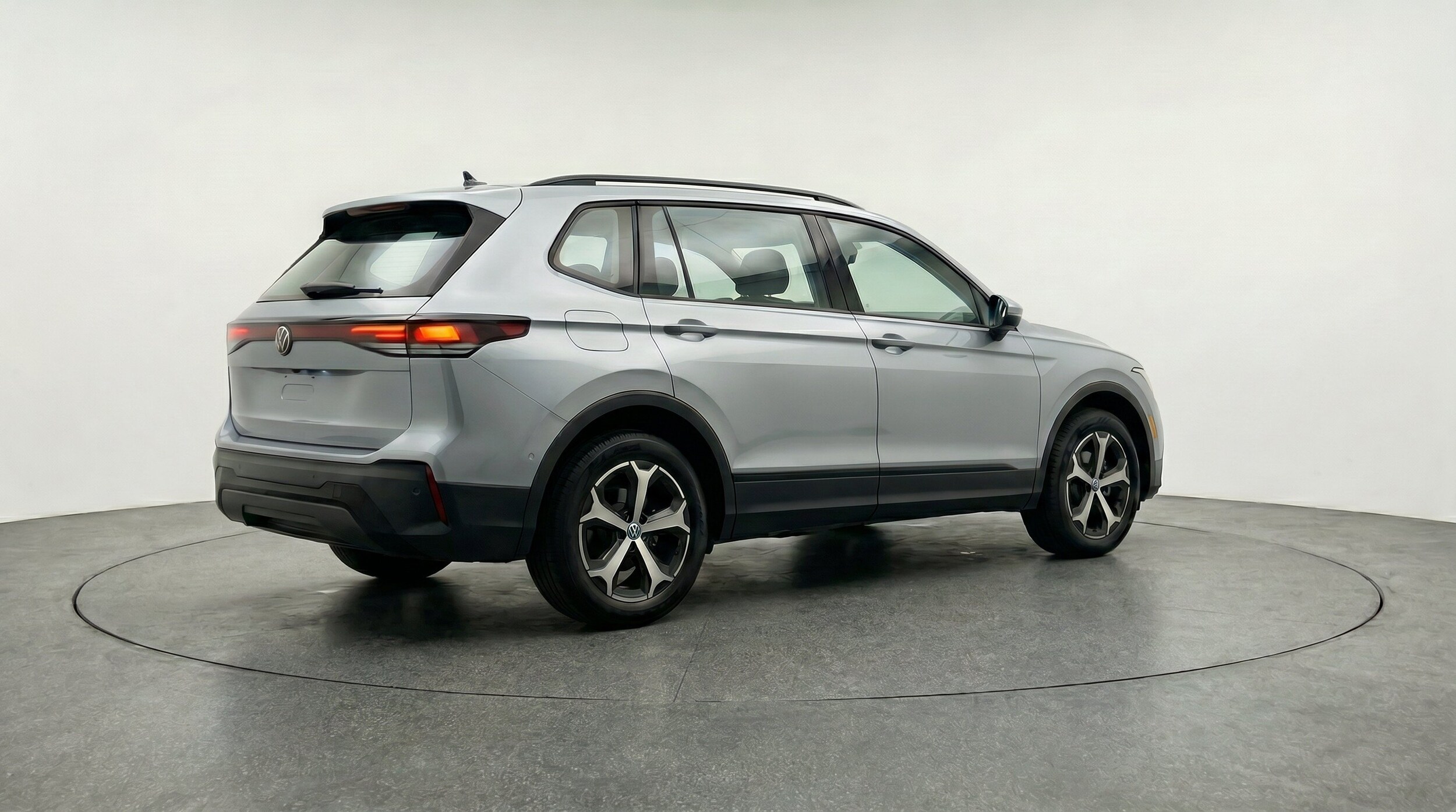 Thumbnail: 2026 Volkswagen Tiguan - 9