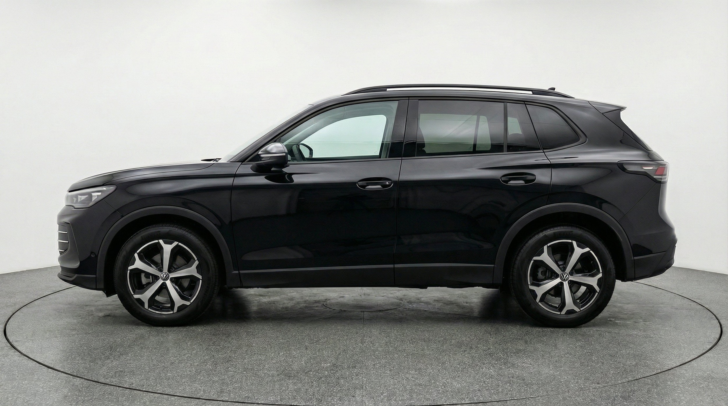 Thumbnail: 2026 Volkswagen Tiguan - 5