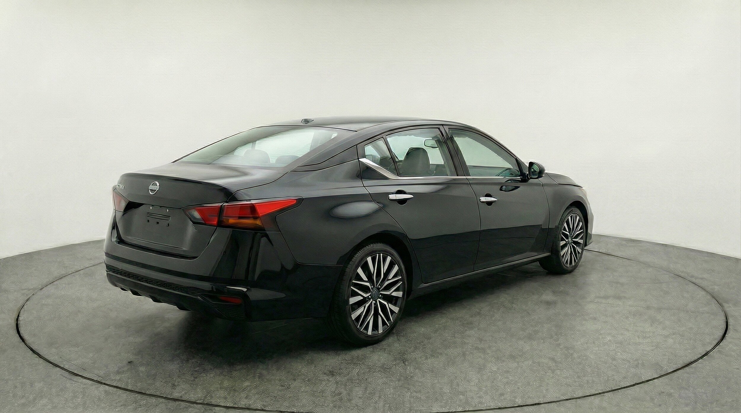Thumbnail: 2025 Nissan Altima - 9