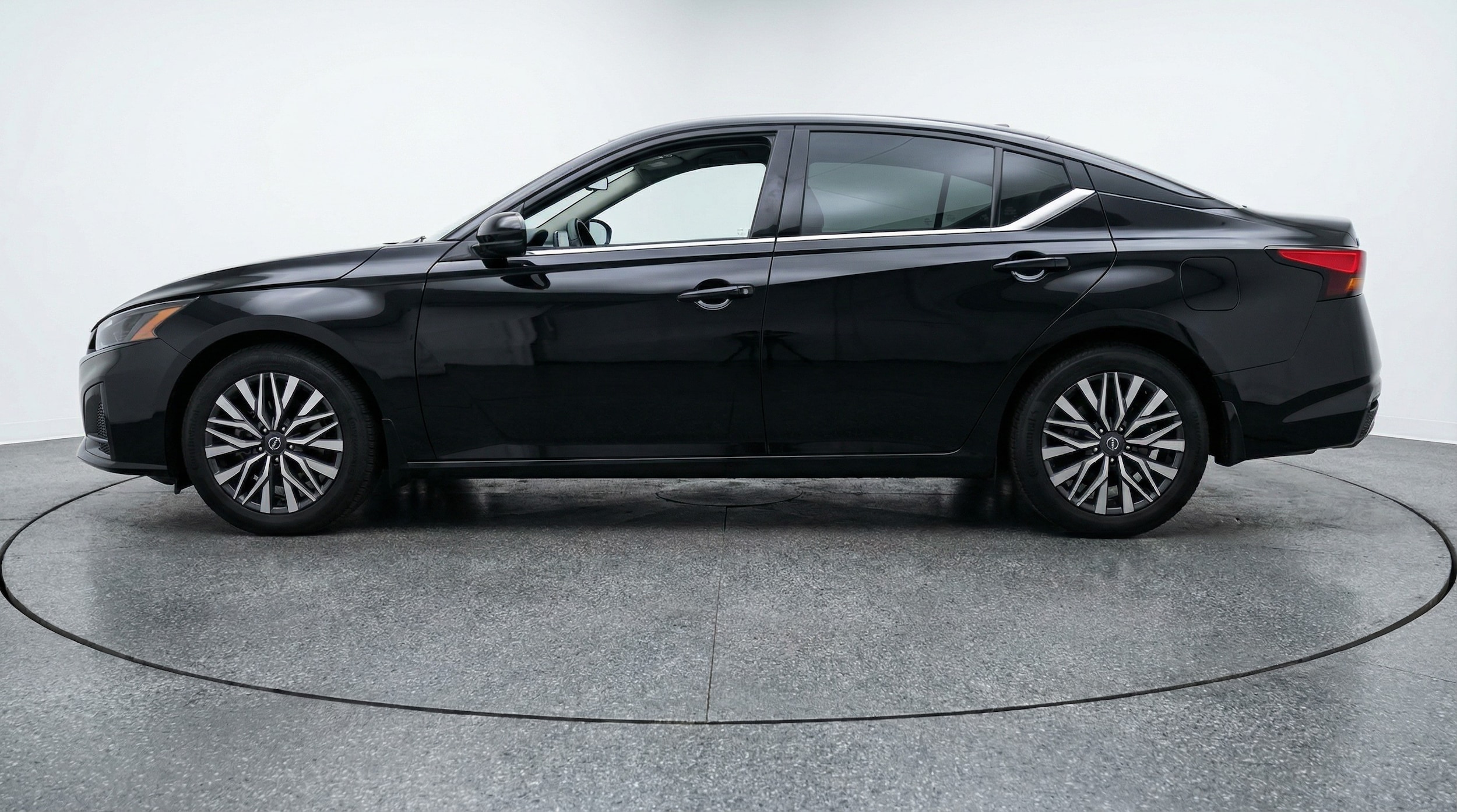 Thumbnail: 2025 Nissan Altima - 4