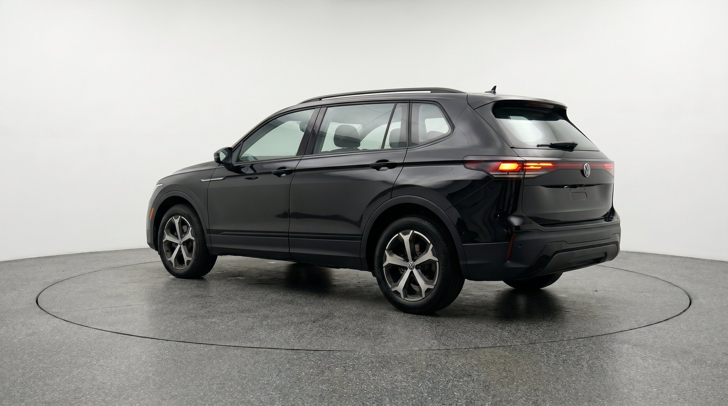 Thumbnail: 2026 Volkswagen Tiguan - 6