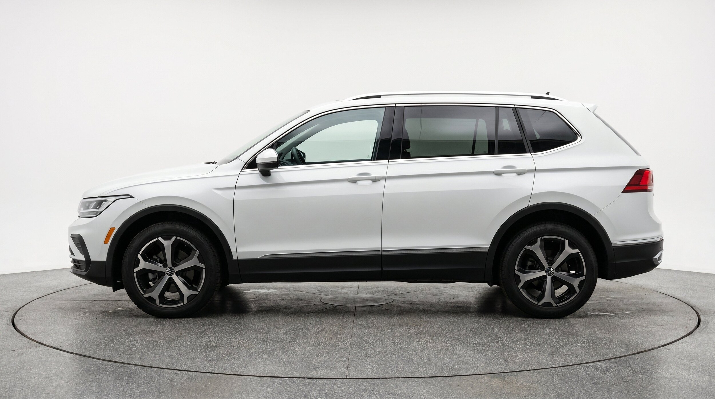 Thumbnail: 2026 Volkswagen Tiguan - 5
