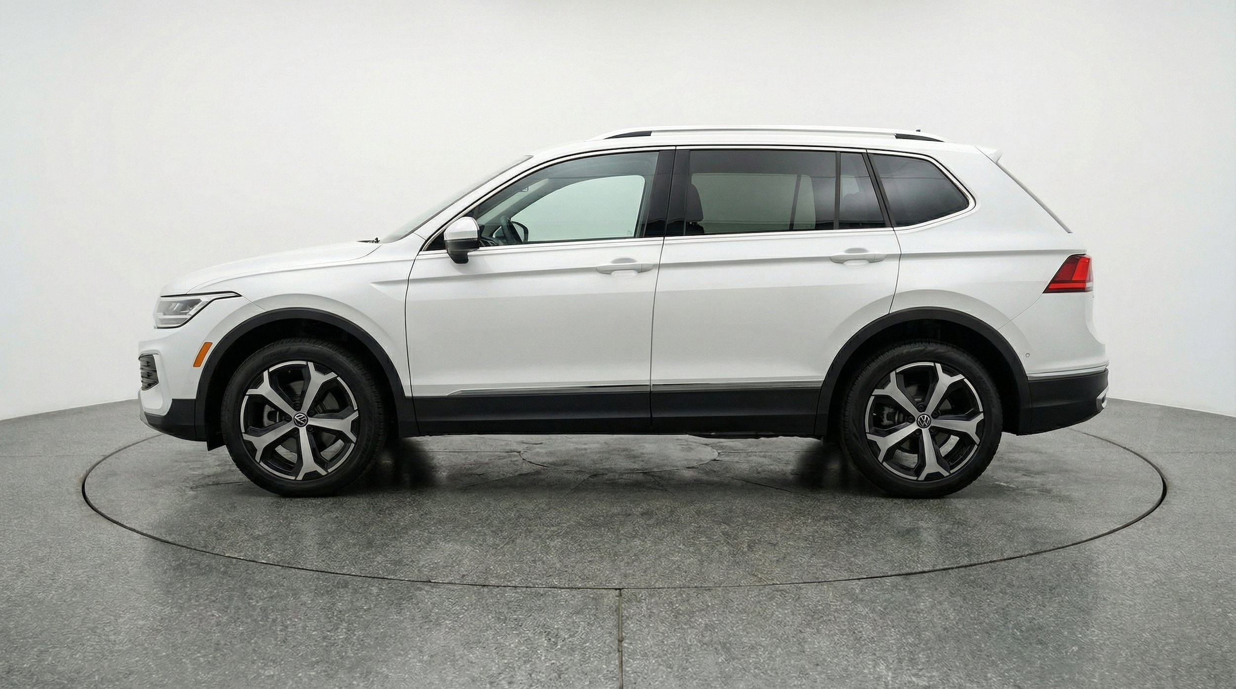 Thumbnail: 2026 Volkswagen Tiguan - 5
