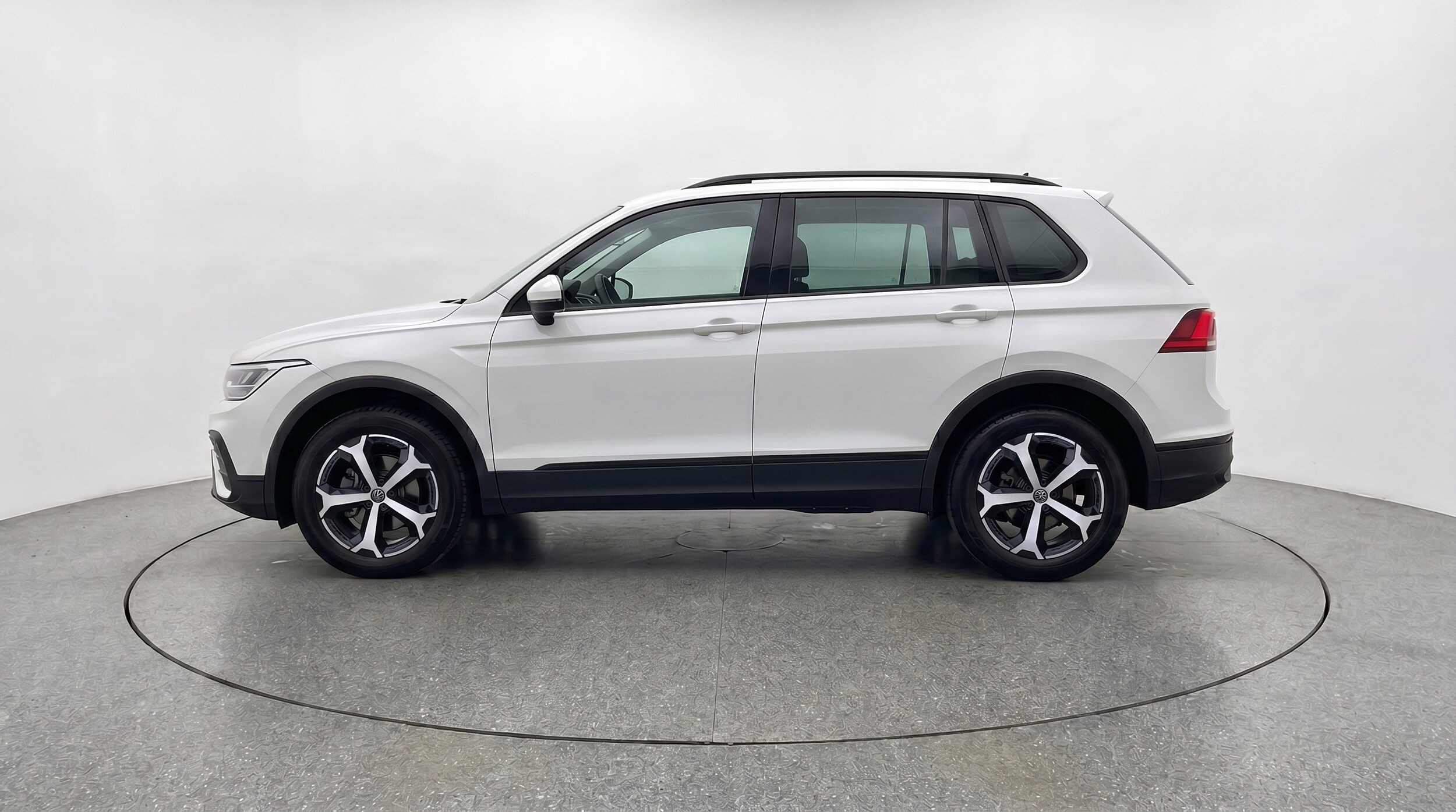 Thumbnail: 2026 Volkswagen Tiguan - 5