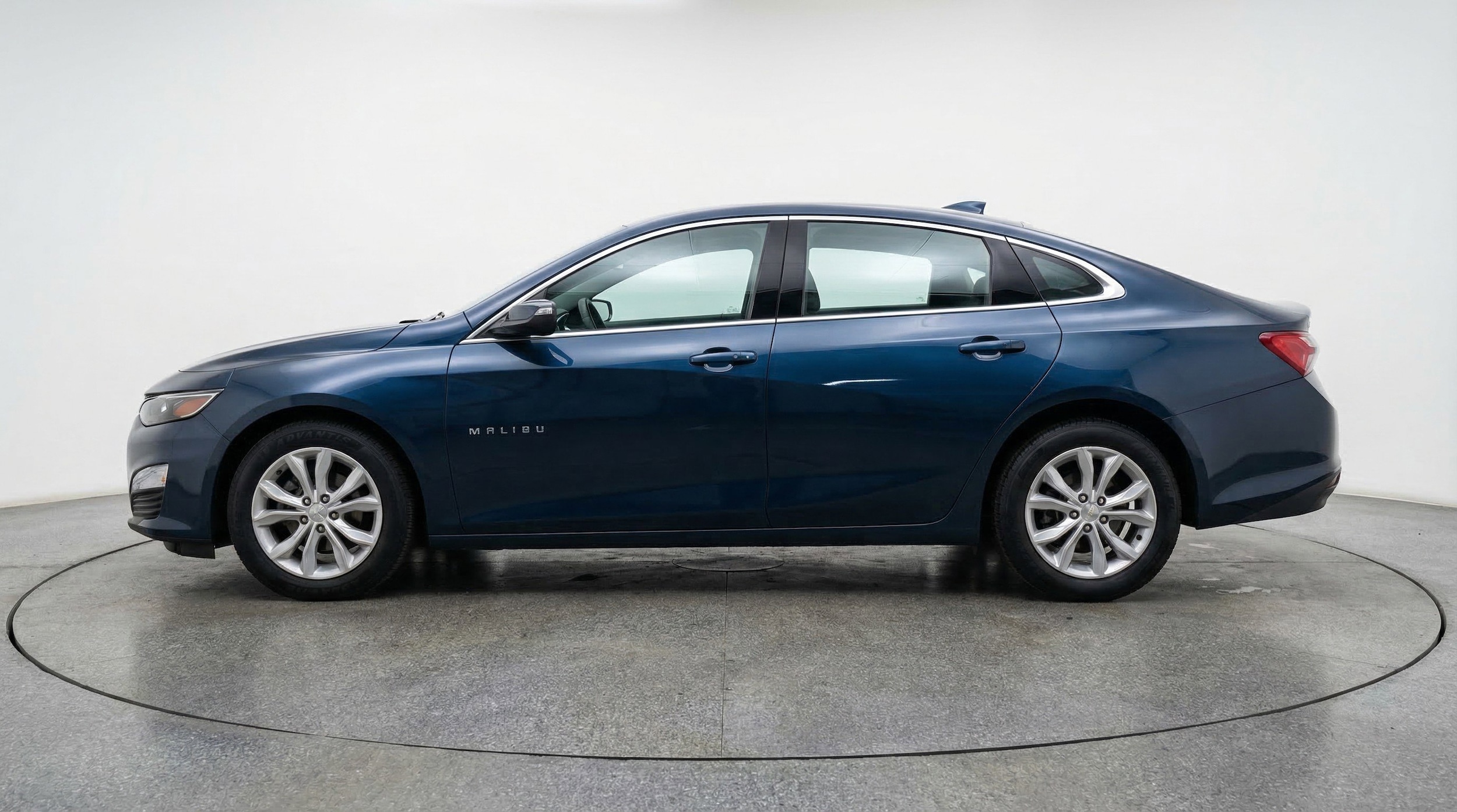 Thumbnail: 2023 Chevrolet Malibu - 5