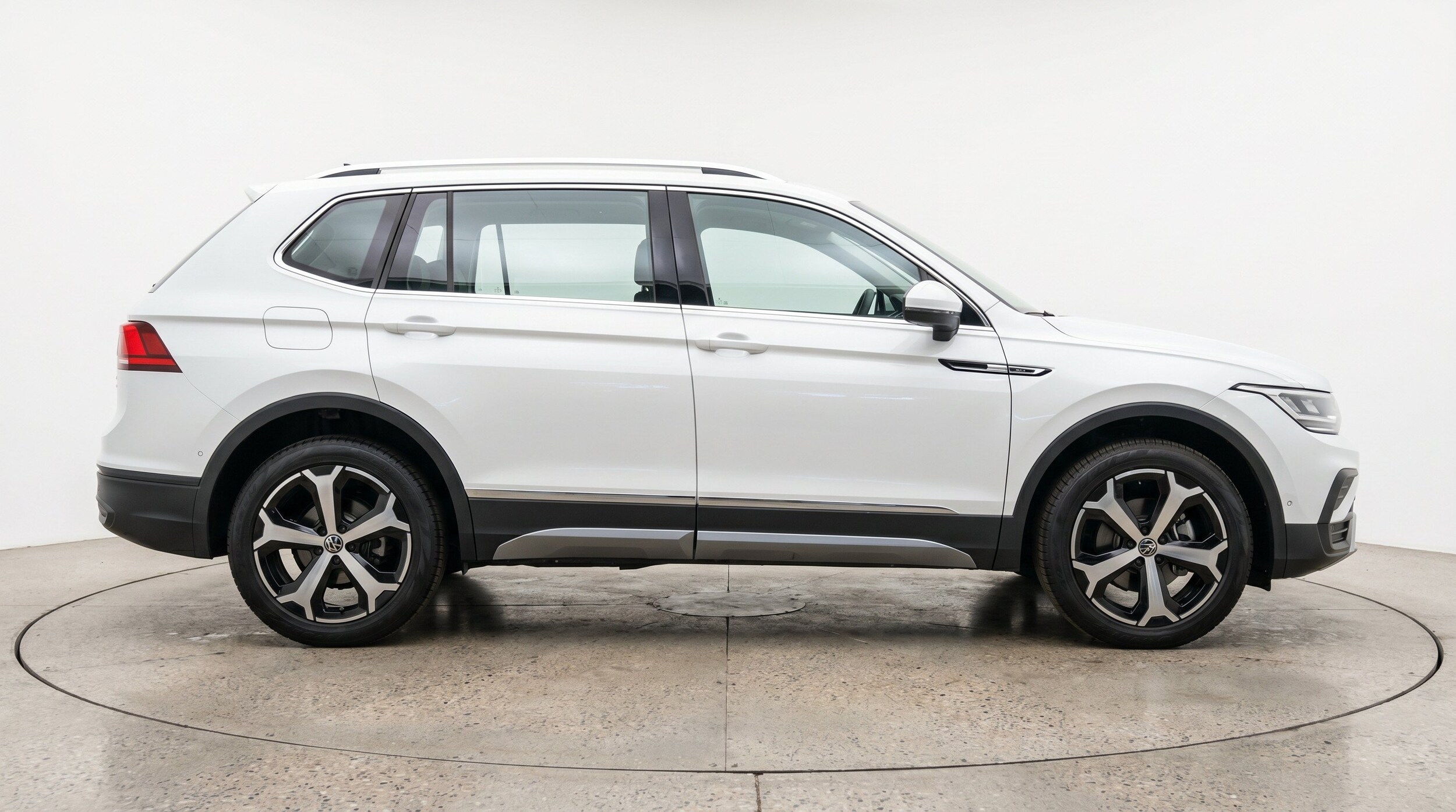 Thumbnail: 2026 Volkswagen Tiguan - 10