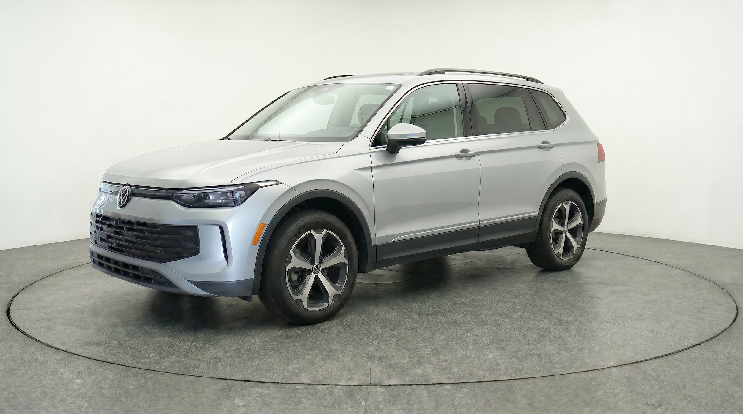 Thumbnail: 2026 Volkswagen Tiguan - 3