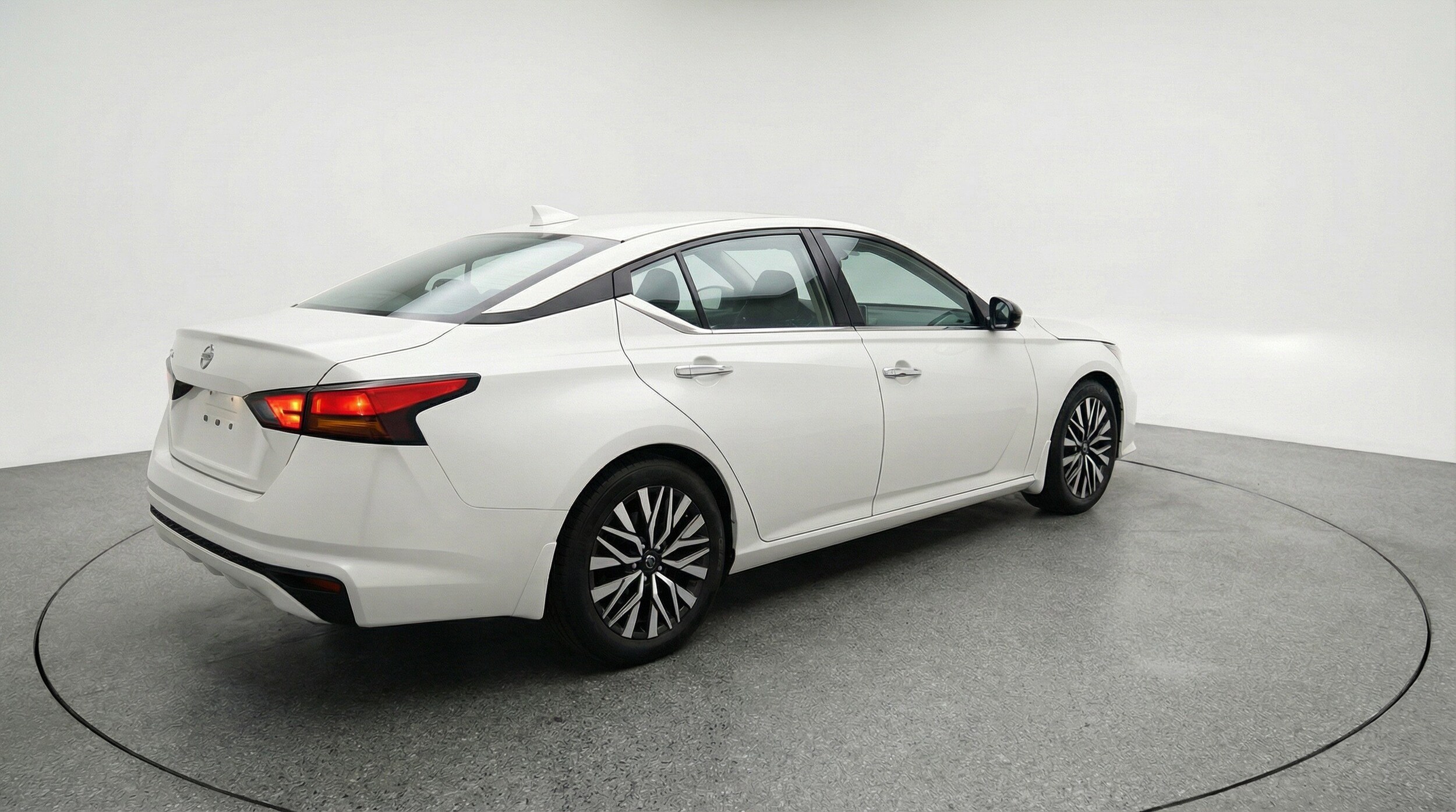 Thumbnail: 2025 Nissan Altima - 9