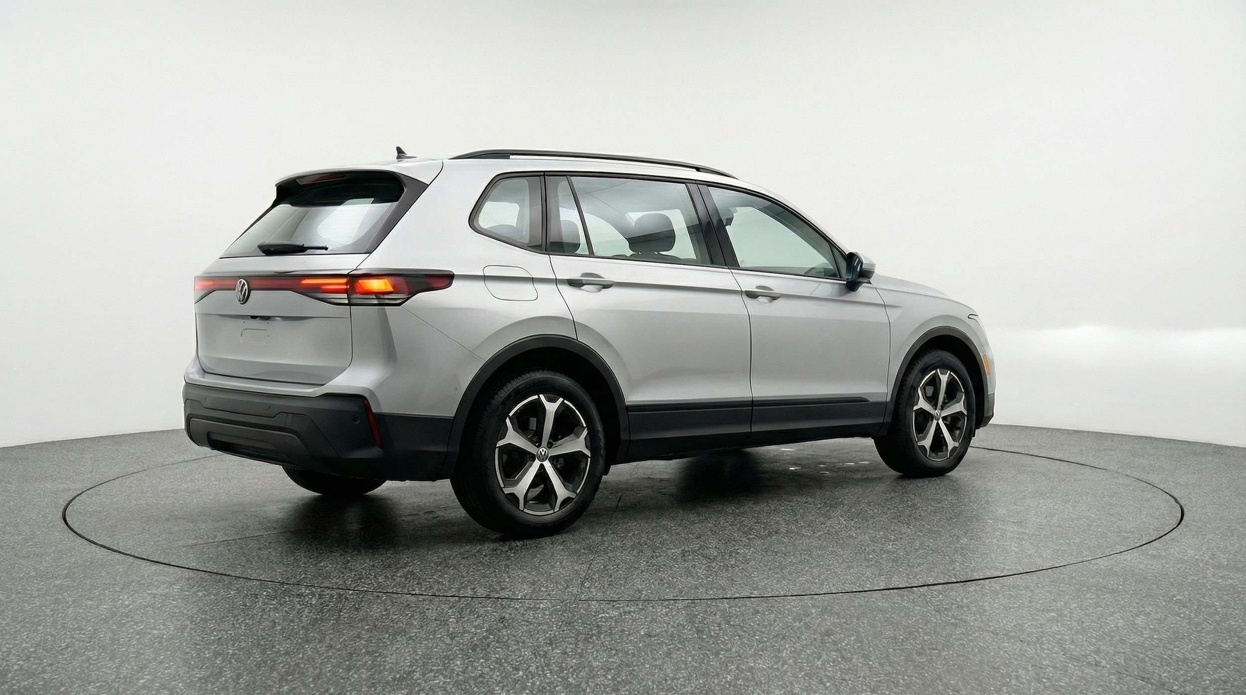 Thumbnail: 2026 Volkswagen Tiguan - 9
