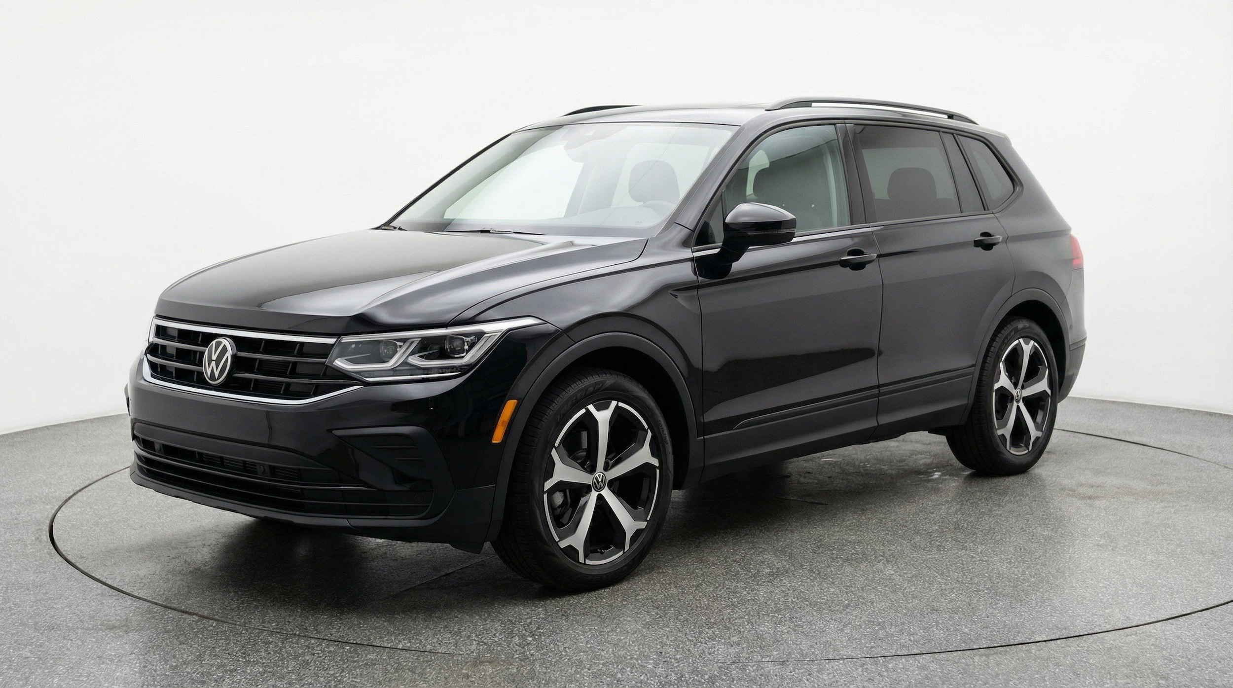 Thumbnail: 2026 Volkswagen Tiguan - 3