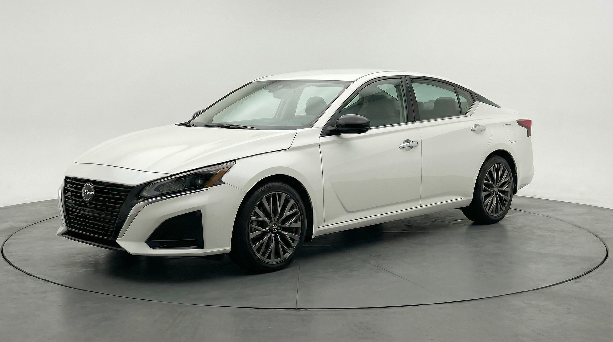 Thumbnail: 2025 Nissan Altima - 3