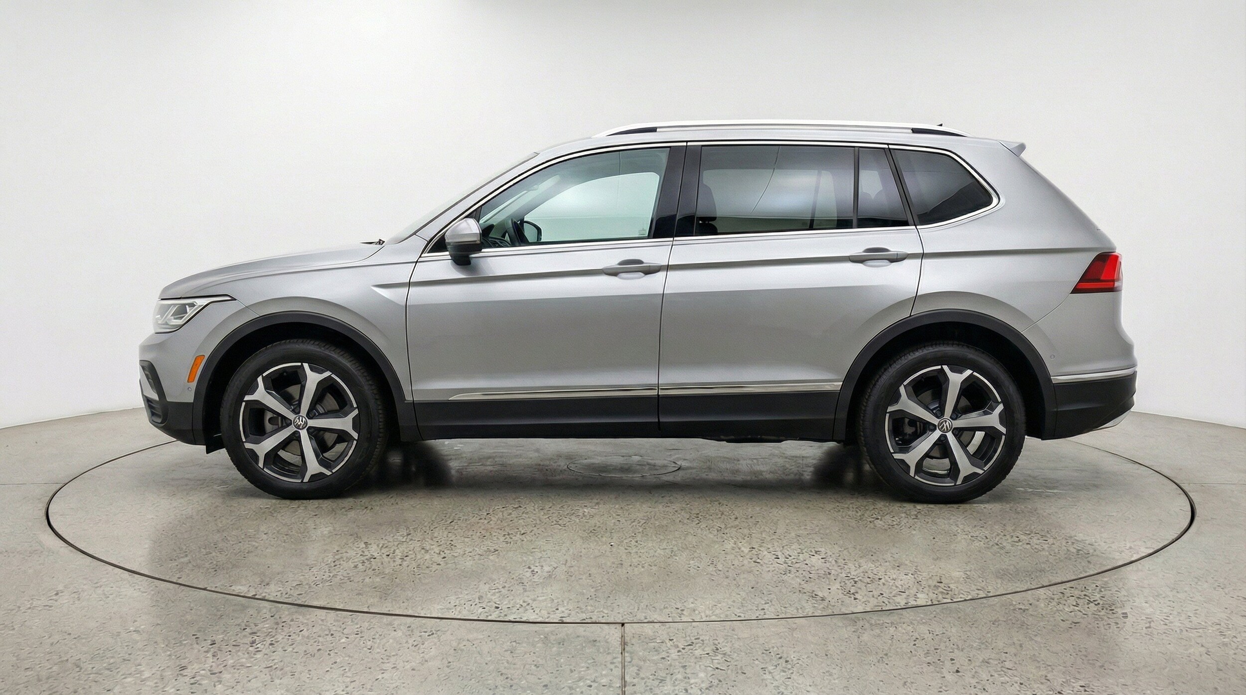Thumbnail: 2026 Volkswagen Tiguan - 5