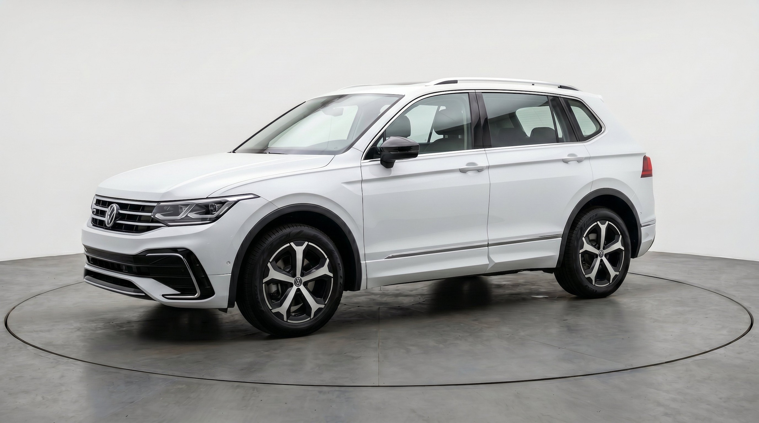 Thumbnail: 2026 Volkswagen Tiguan - 3