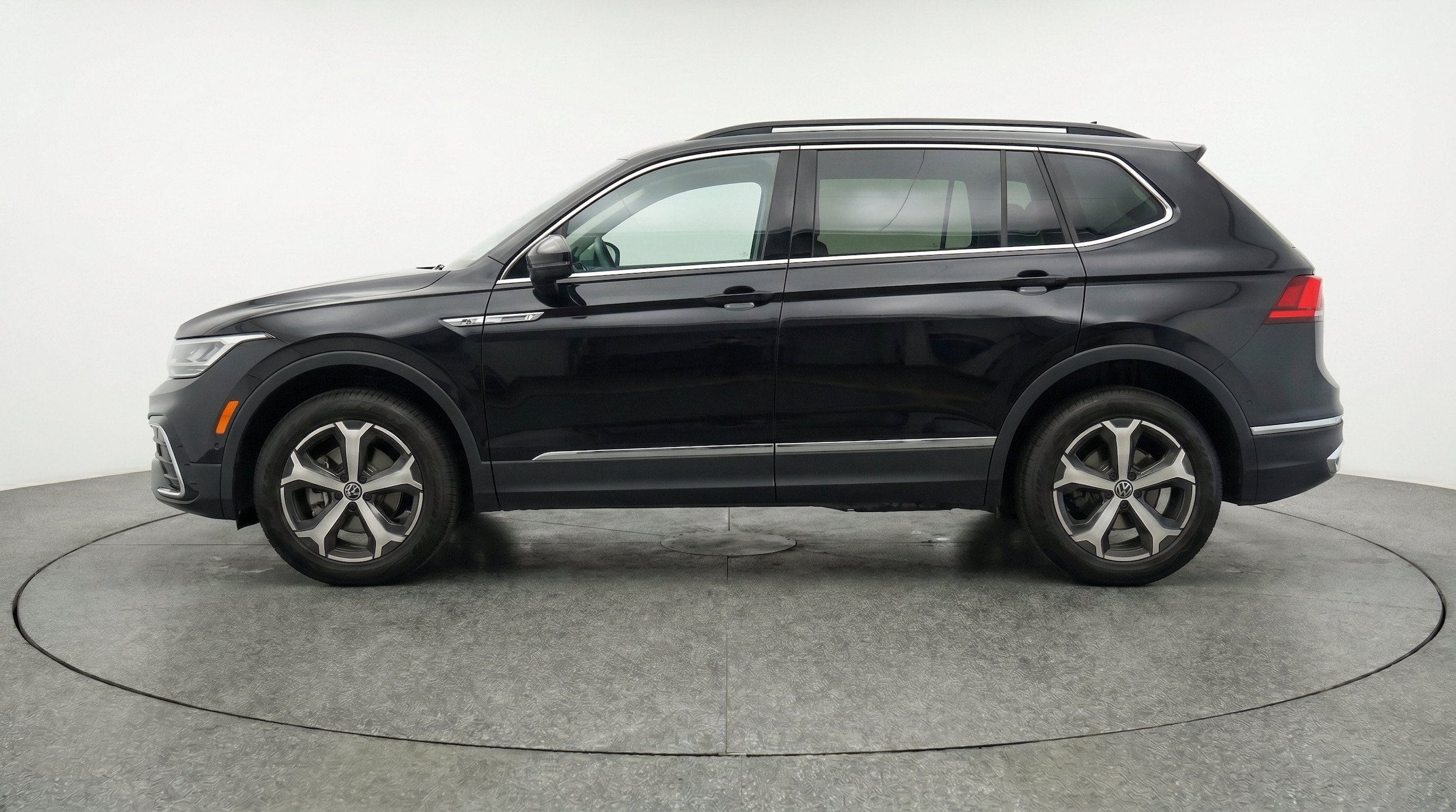 Thumbnail: 2026 Volkswagen Tiguan - 5