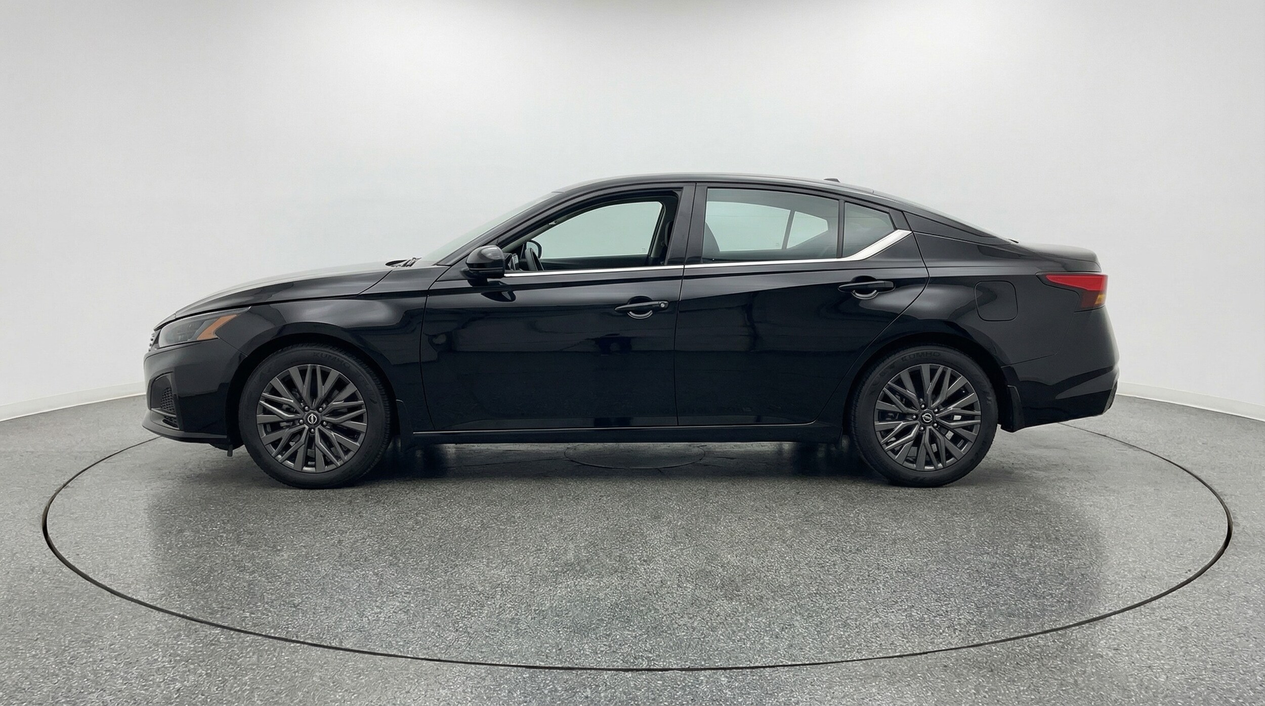 Thumbnail: 2025 Nissan Altima - 4