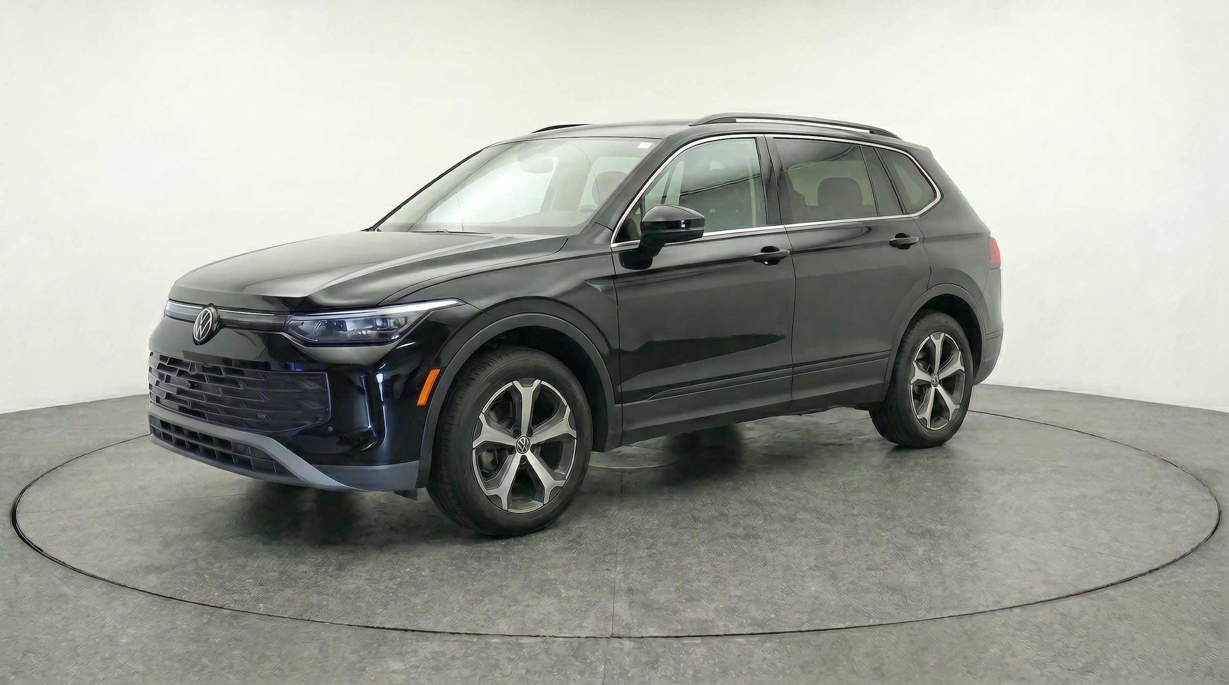 Thumbnail: 2026 Volkswagen Tiguan - 3