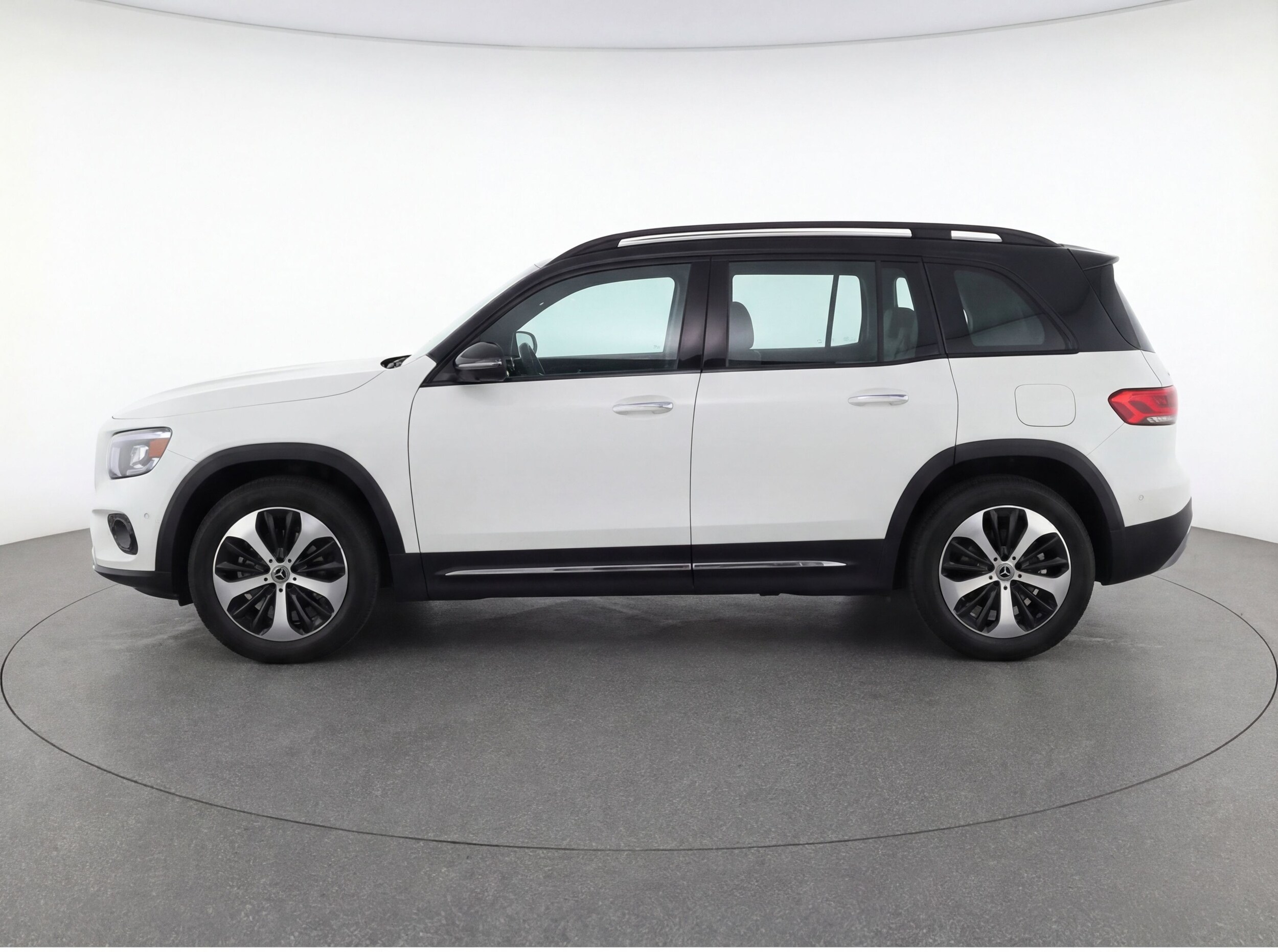 Thumbnail: 2025 Mercedes-Benz GLB - 4