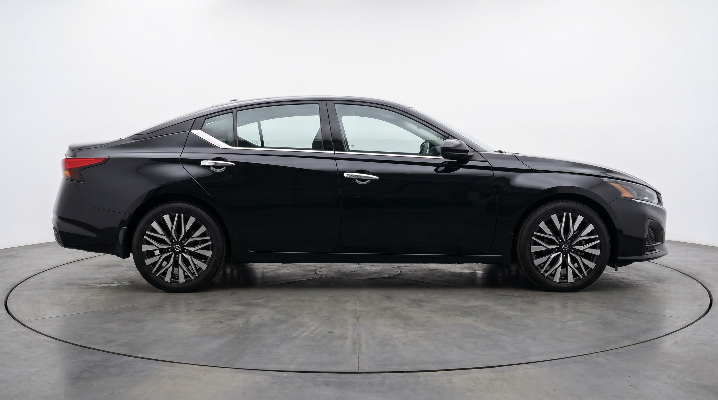 Thumbnail: 2025 Nissan Altima - 8