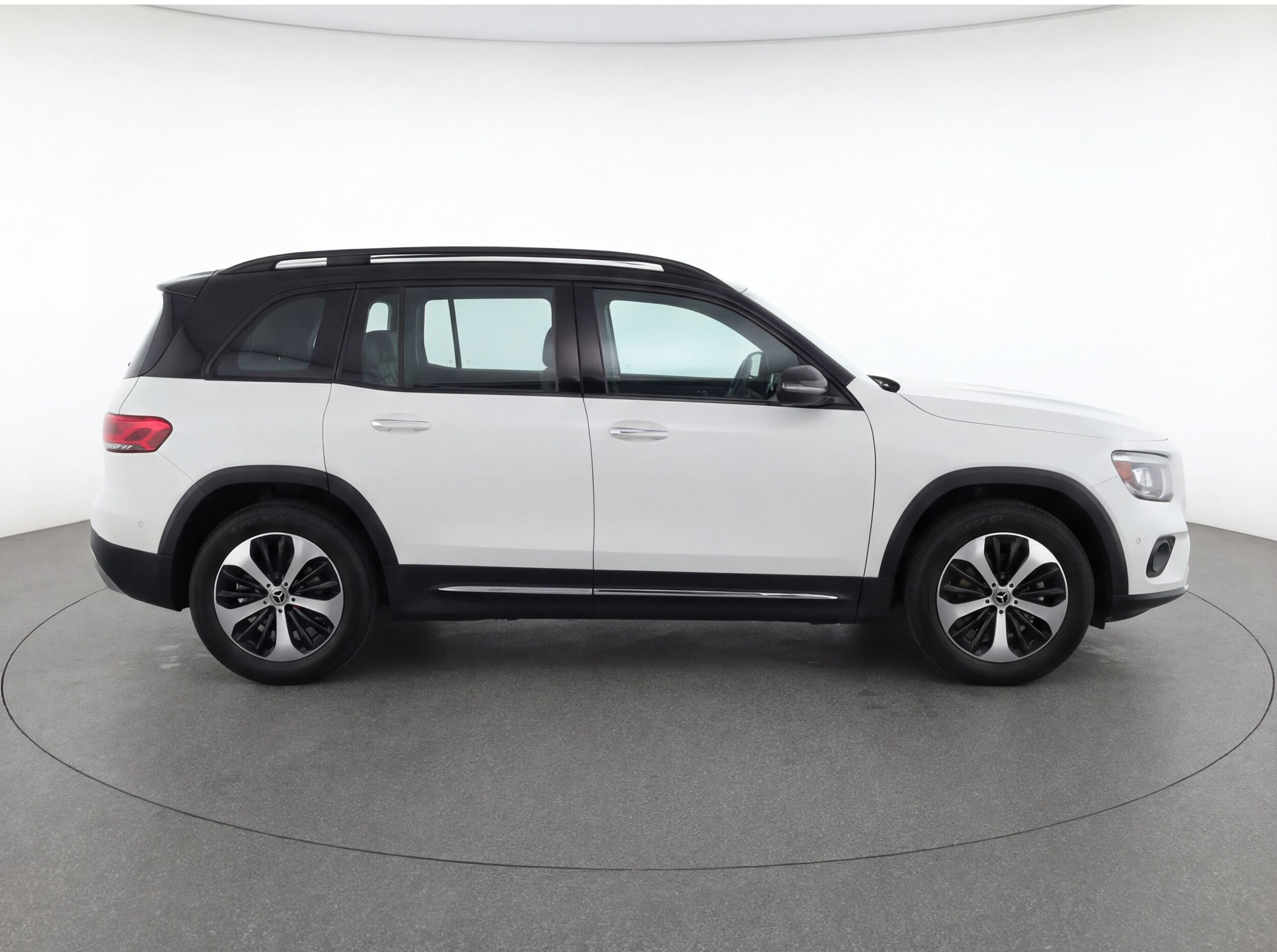 Thumbnail: 2025 Mercedes-Benz GLB - 8