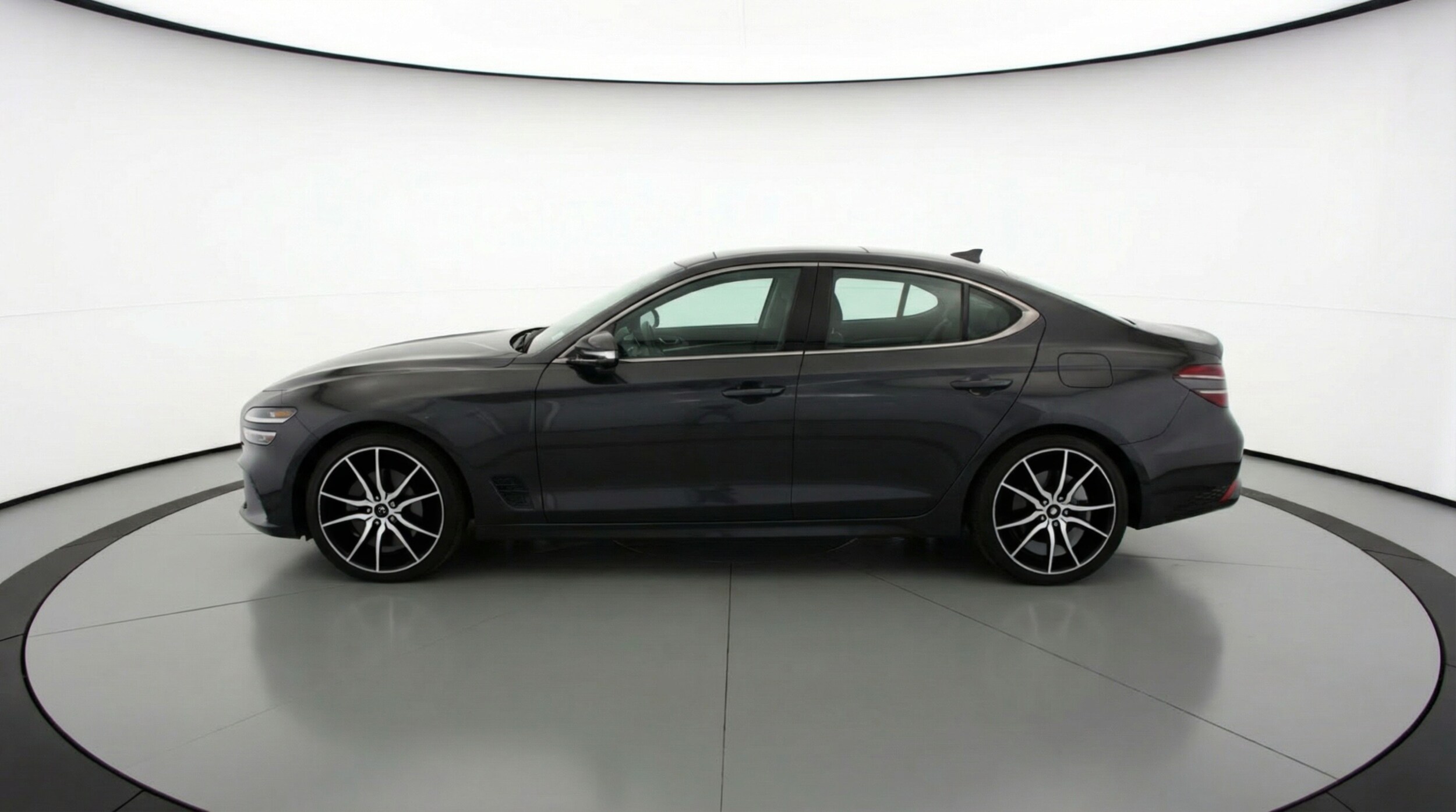 Thumbnail: 2025 Genesis G70 - 4