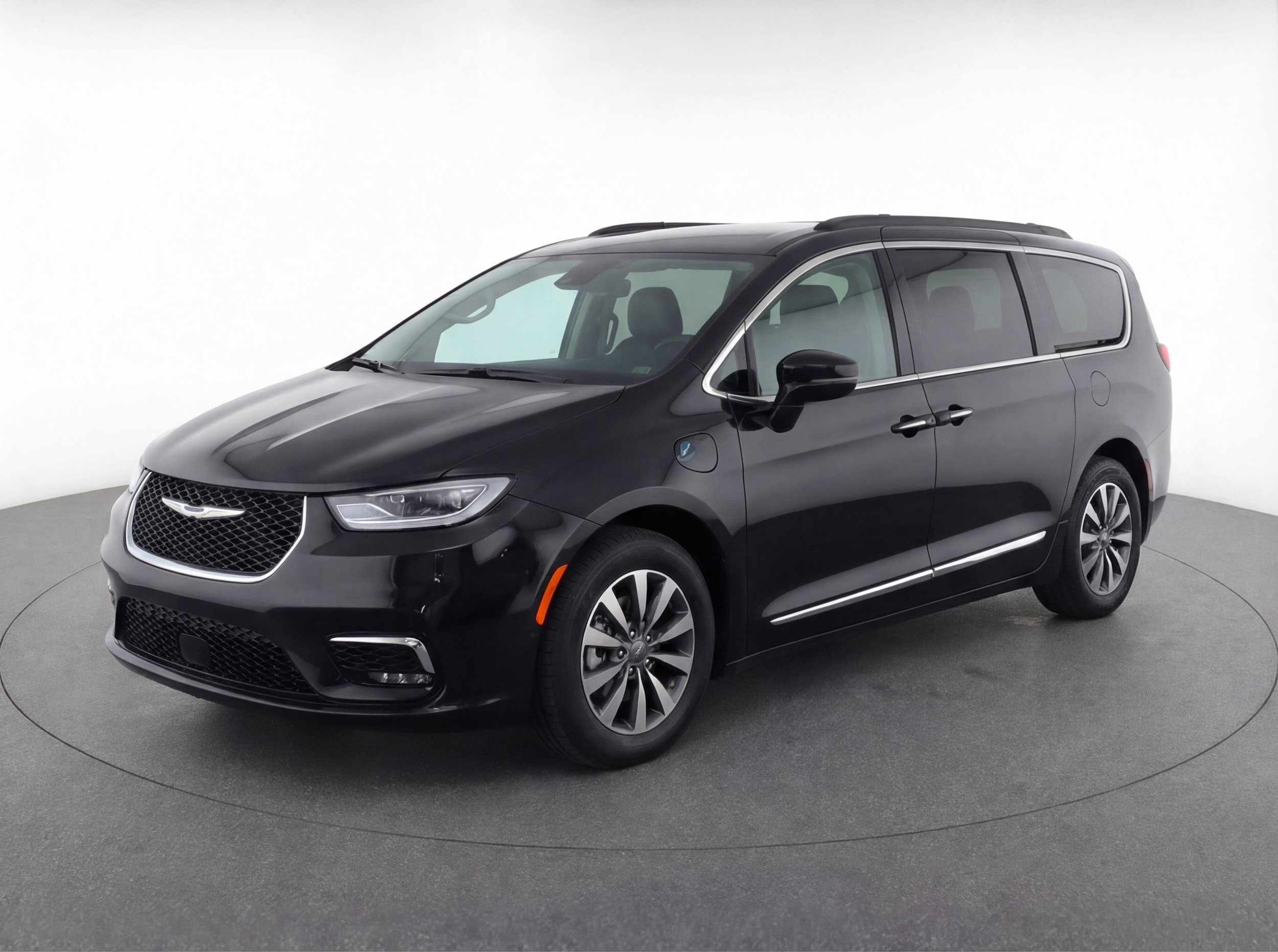 Thumbnail: 2023 Chrysler Pacifica - 3