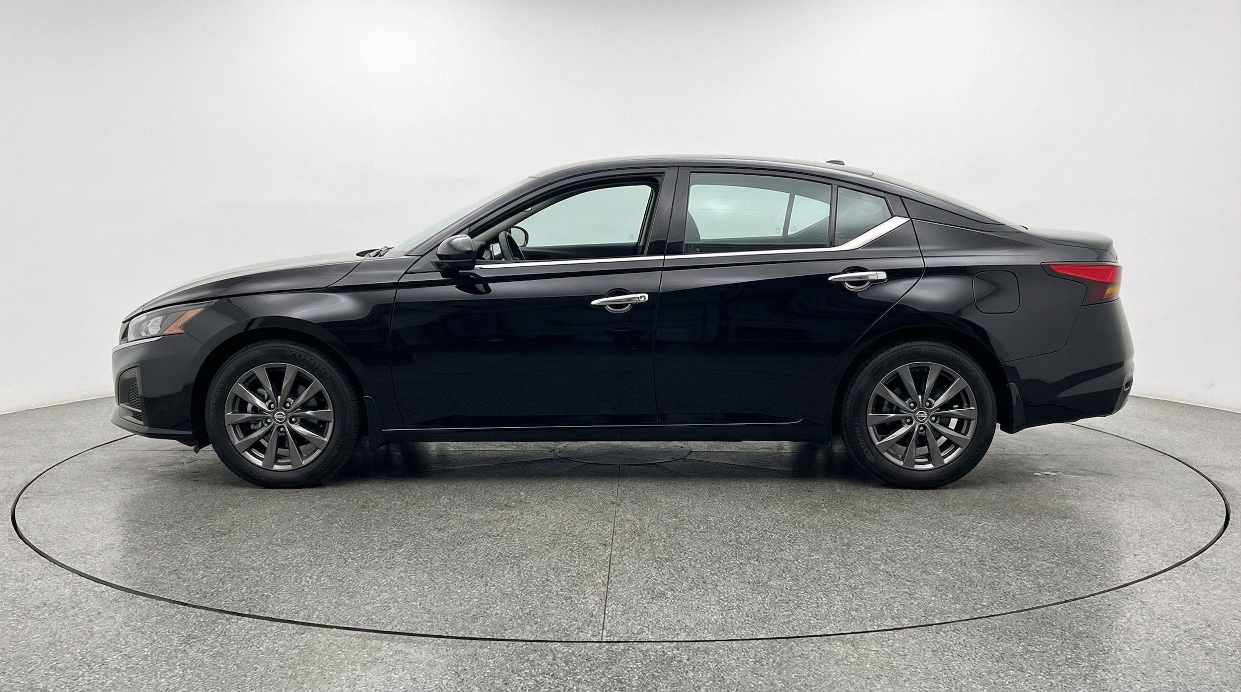 Thumbnail: 2025 Nissan Altima - 4