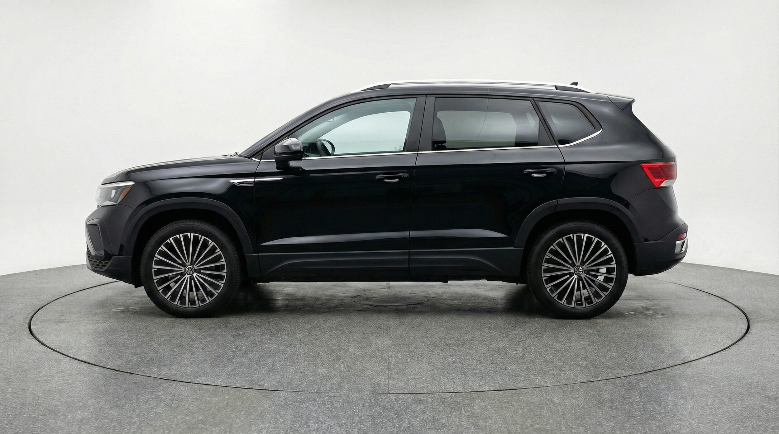 Thumbnail: 2025 Volkswagen Taos - 4