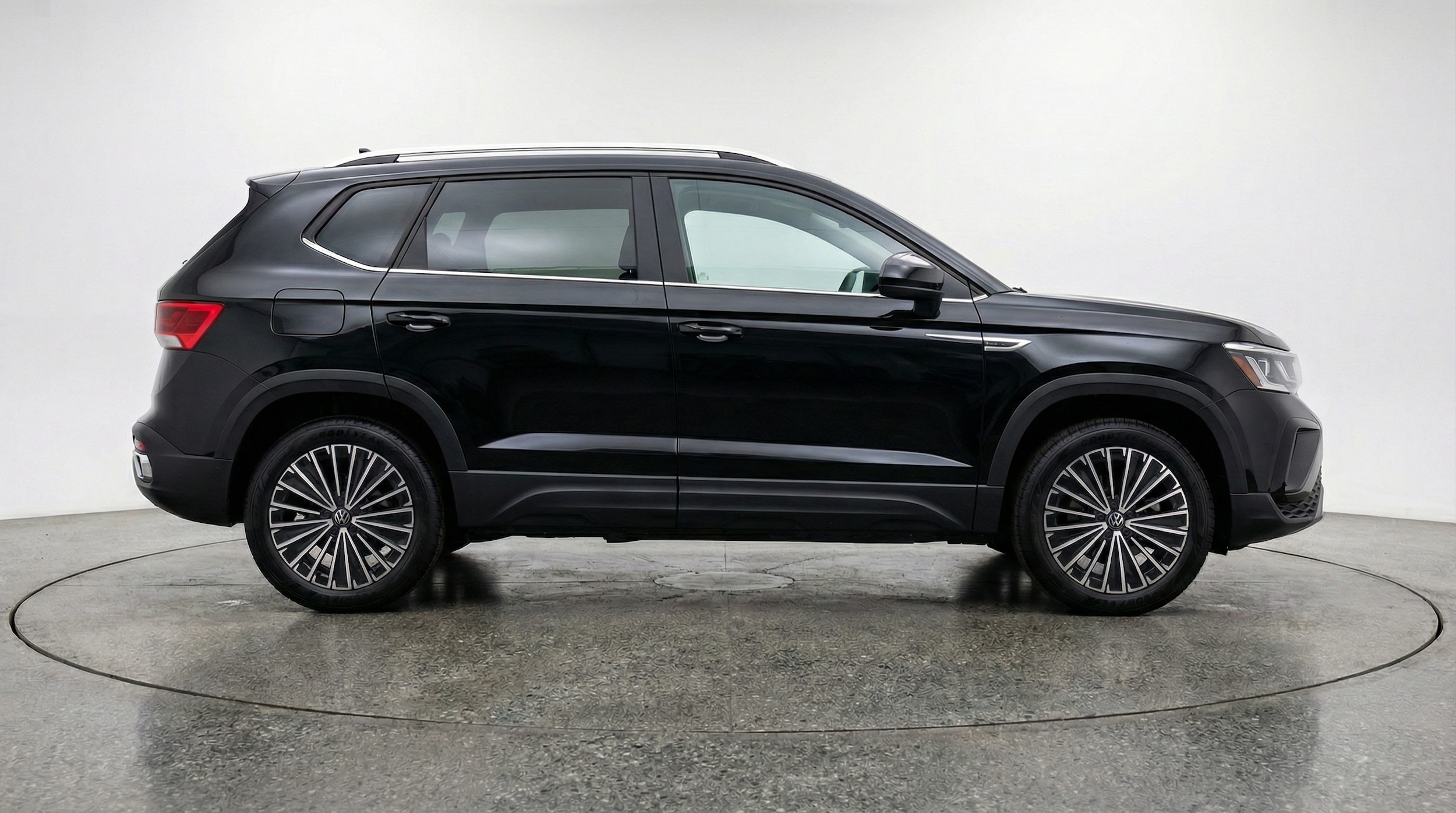 Thumbnail: 2025 Volkswagen Taos - 8