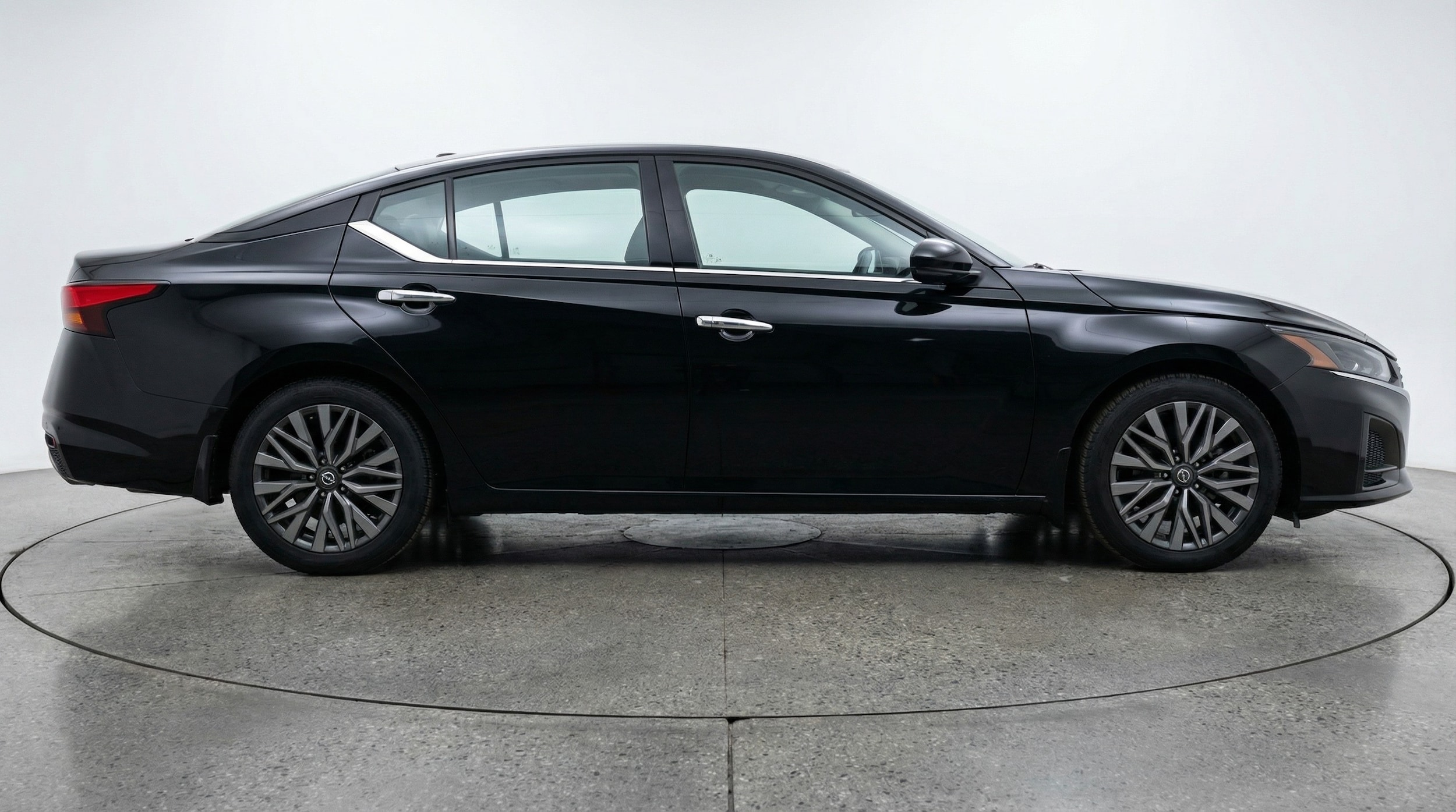 Thumbnail: 2025 Nissan Altima - 8