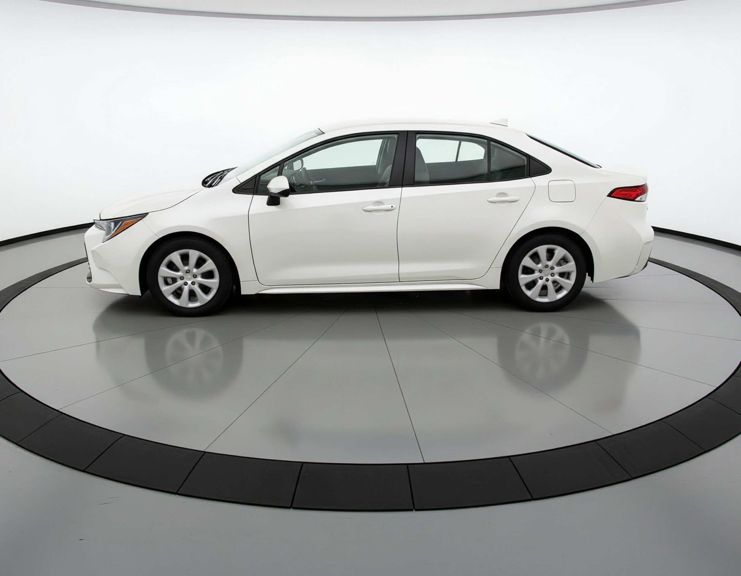 Thumbnail: 2025 Toyota Corolla - 4