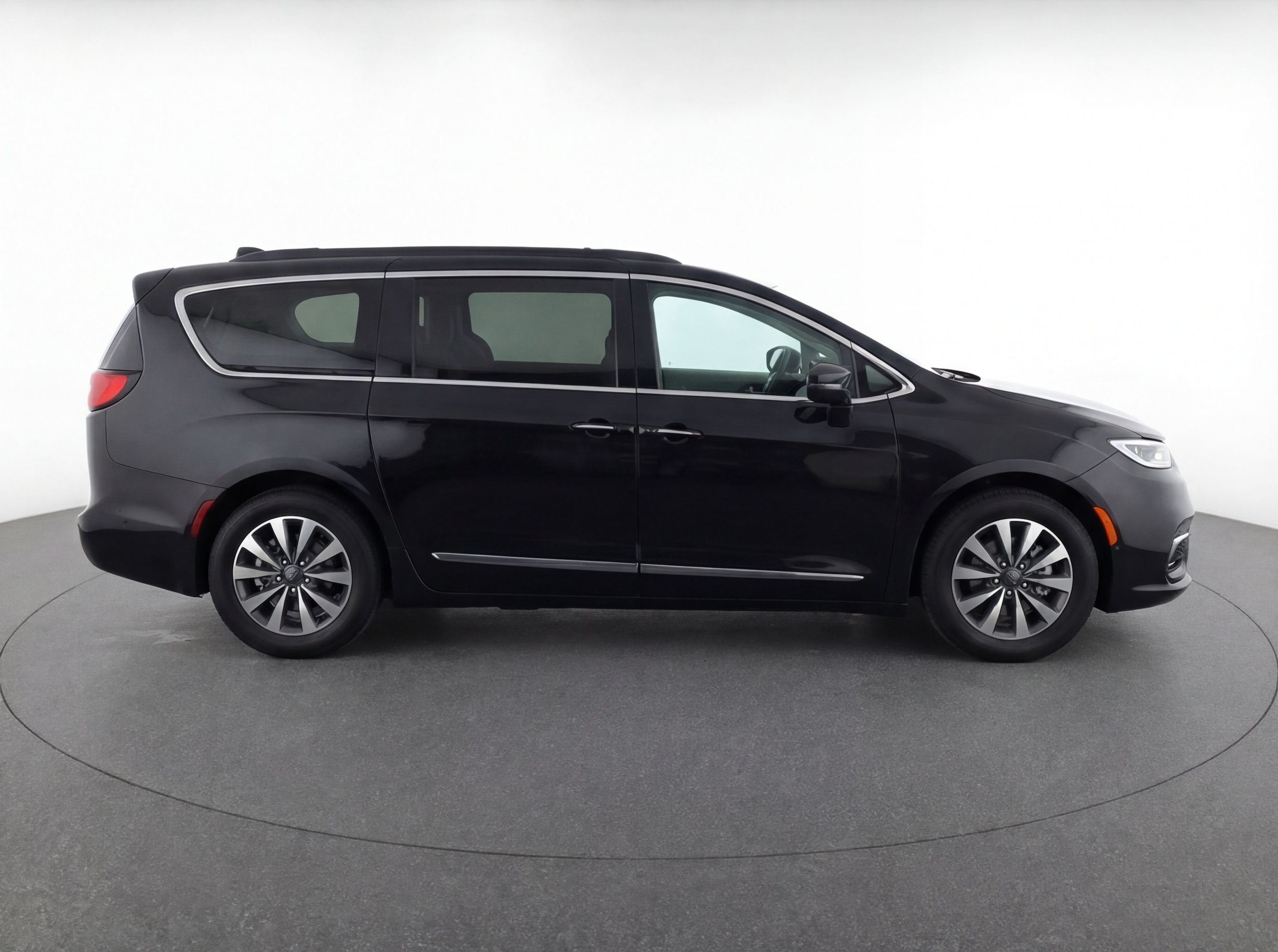 Thumbnail: 2023 Chrysler Pacifica - 8