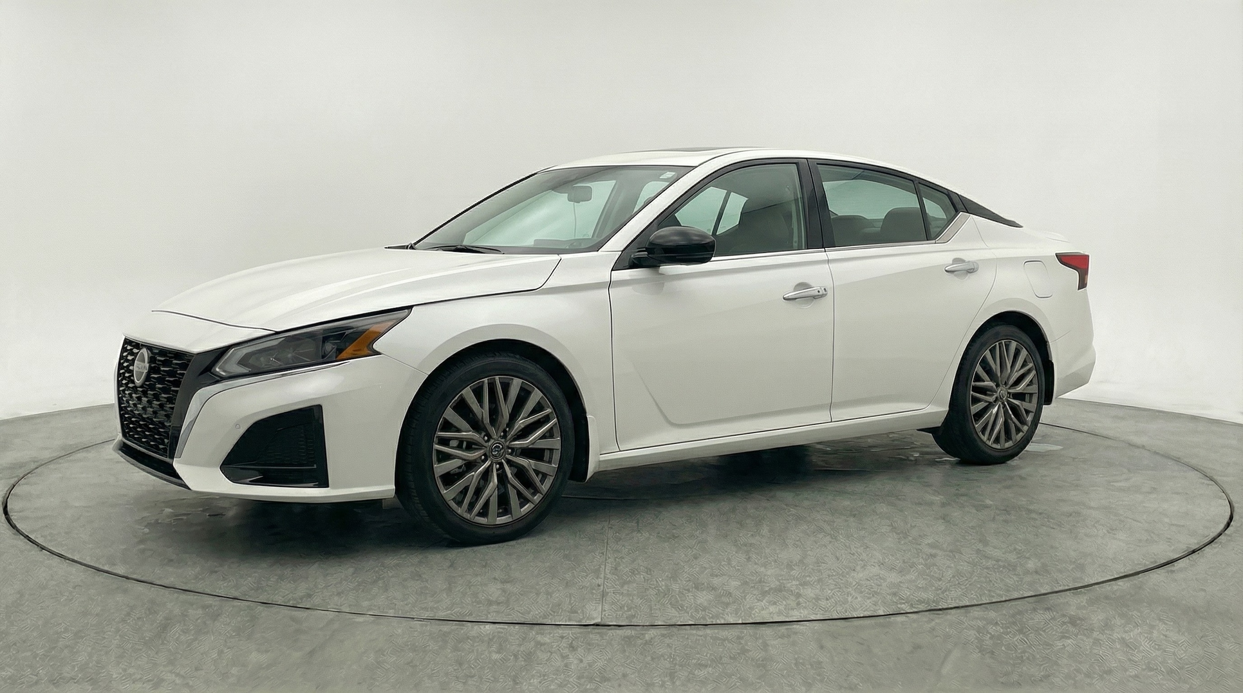 Thumbnail: 2025 Nissan Altima - 3