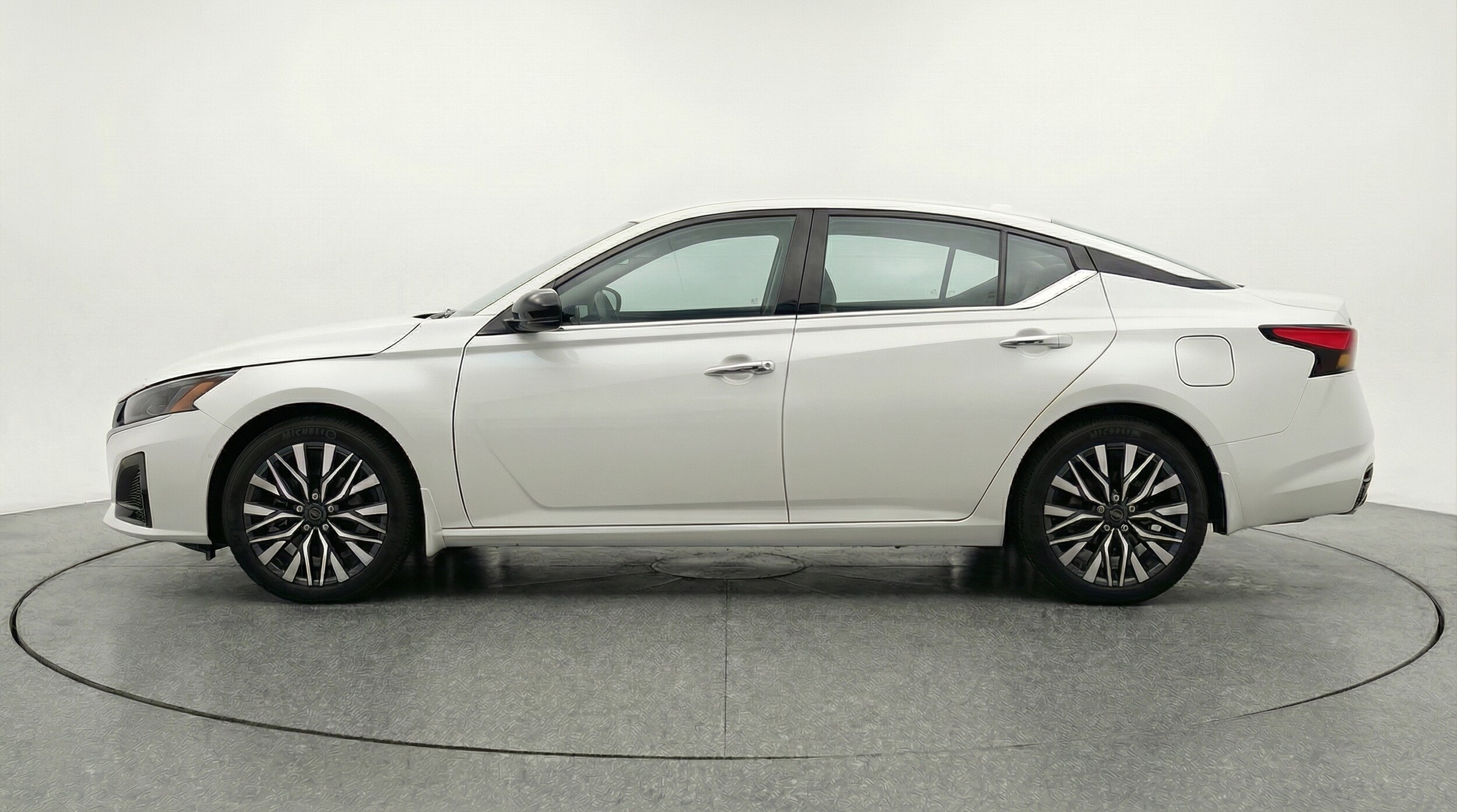 Thumbnail: 2025 Nissan Altima - 4