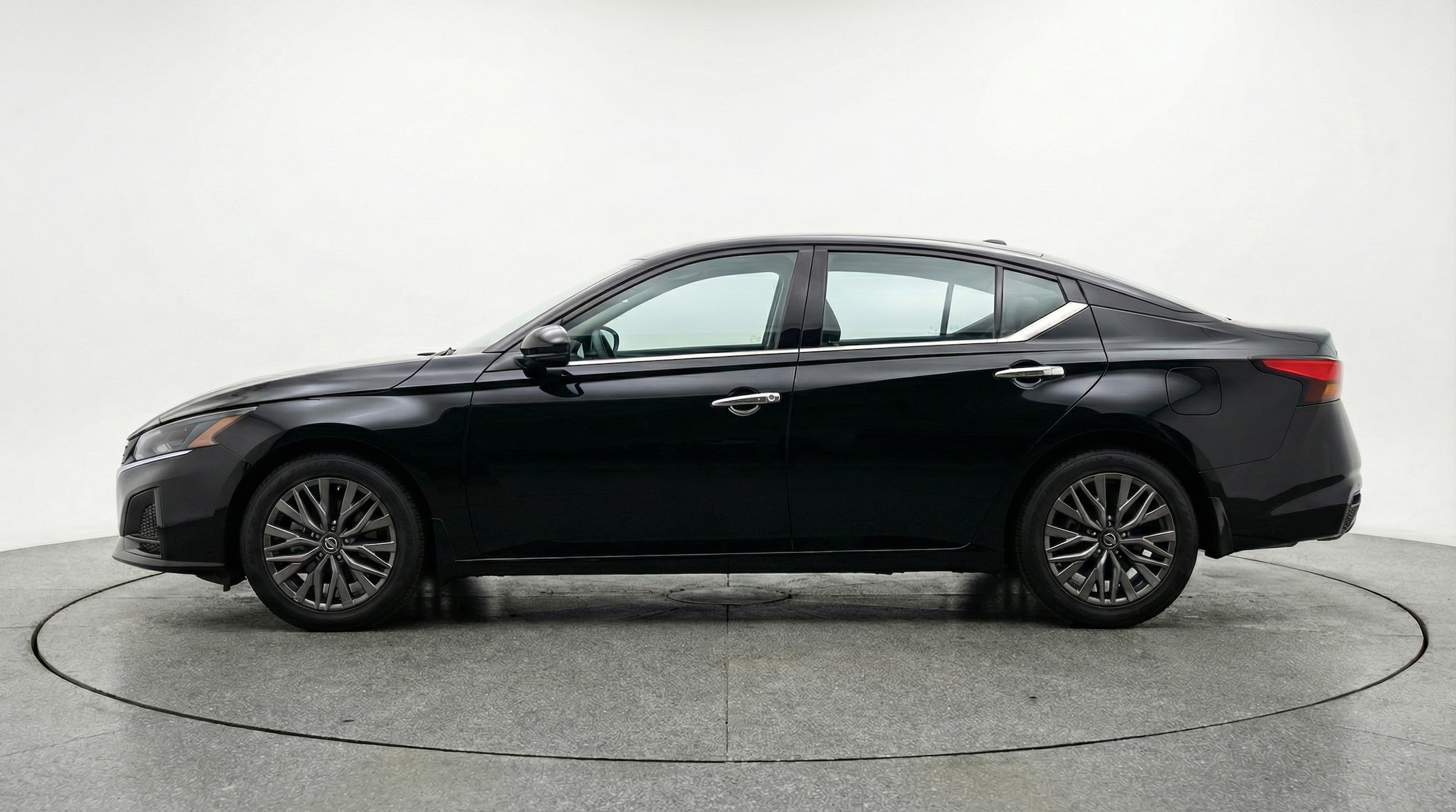 Thumbnail: 2025 Nissan Altima - 4