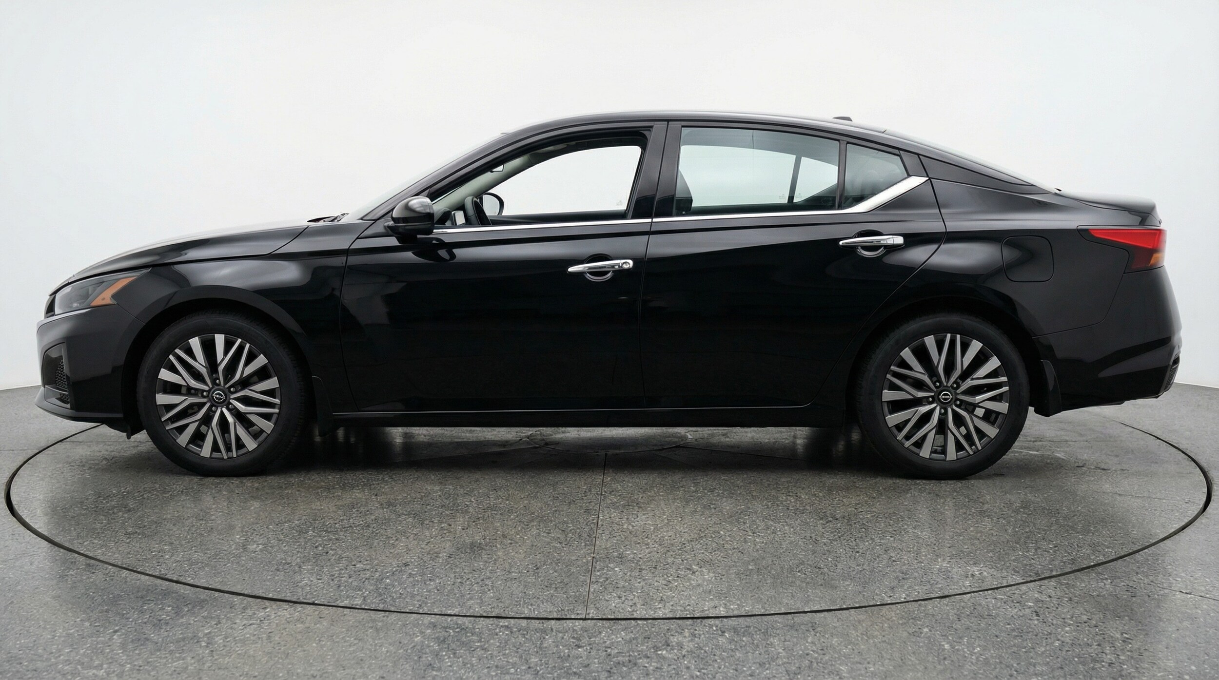 Thumbnail: 2025 Nissan Altima - 4