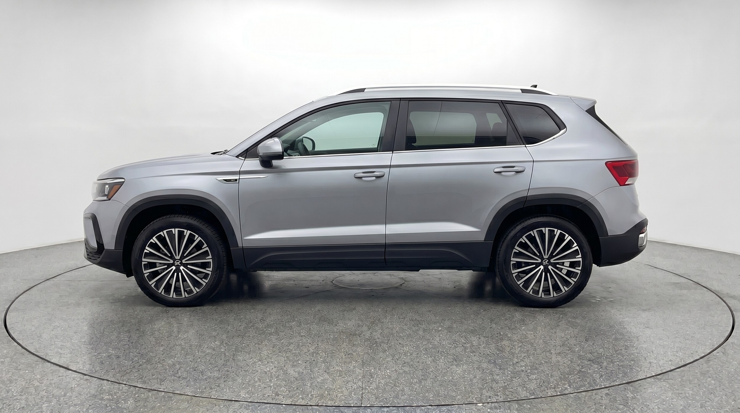 Thumbnail: 2025 Volkswagen Taos - 4