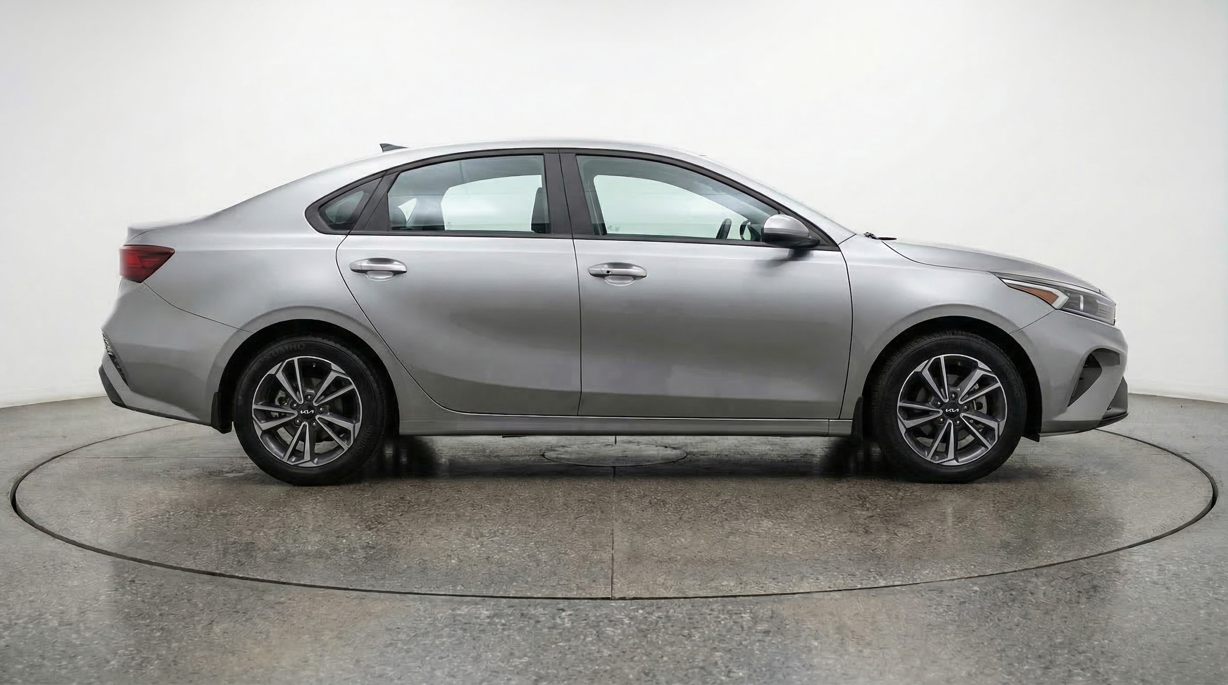 Thumbnail: 2024 Kia Forte - 8