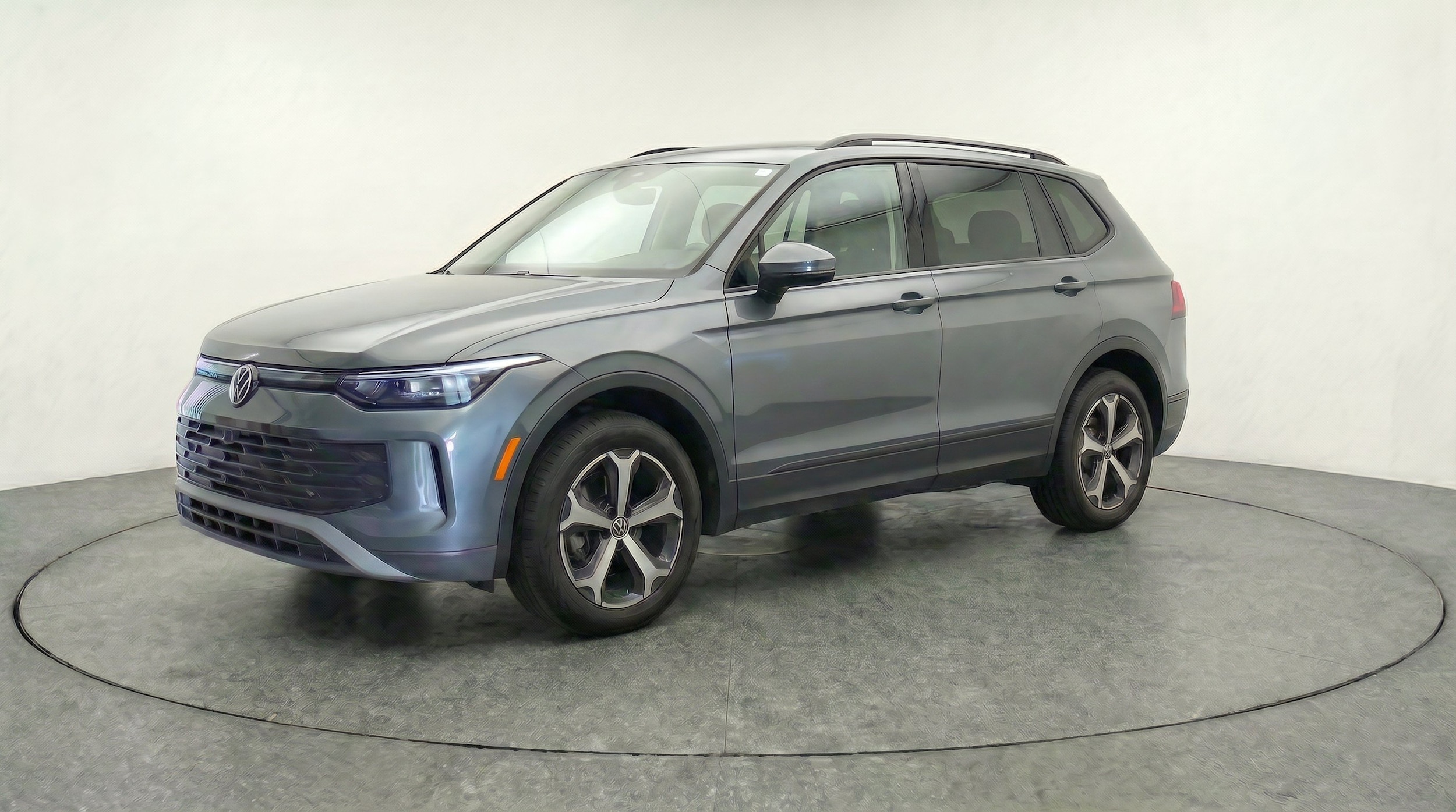 Thumbnail: 2026 Volkswagen Tiguan - 3