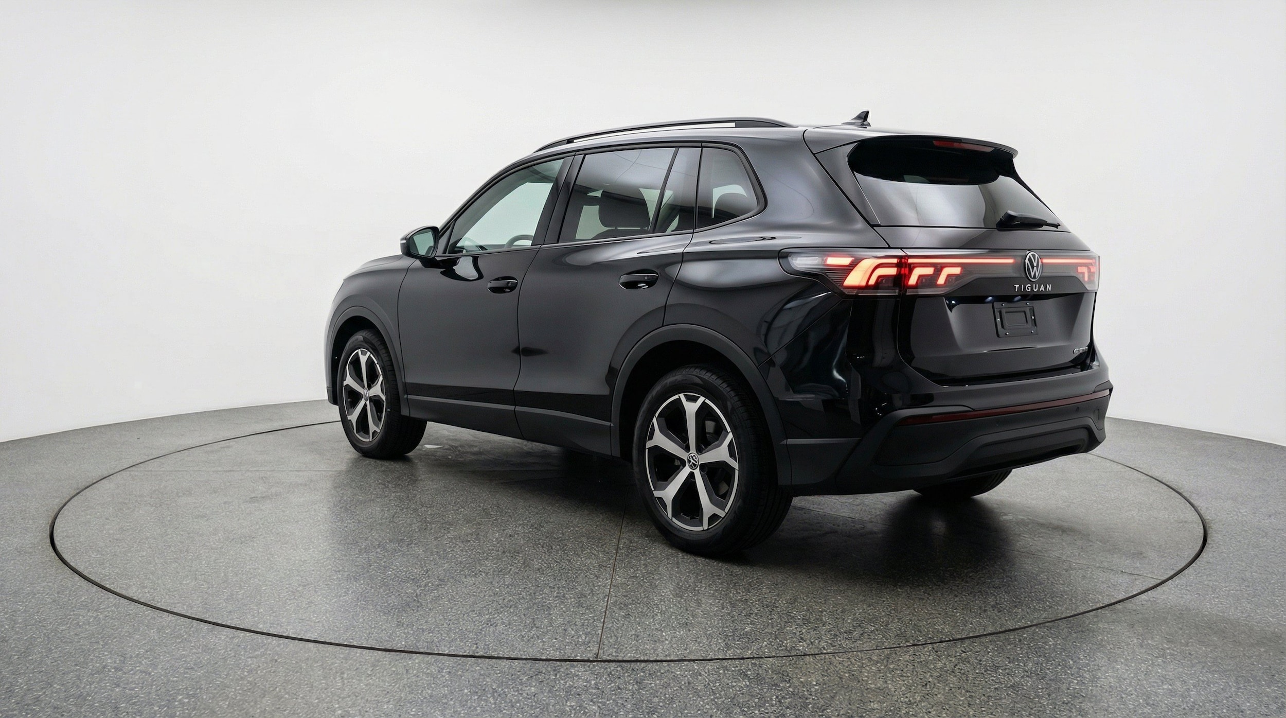 Thumbnail: 2026 Volkswagen Tiguan - 6