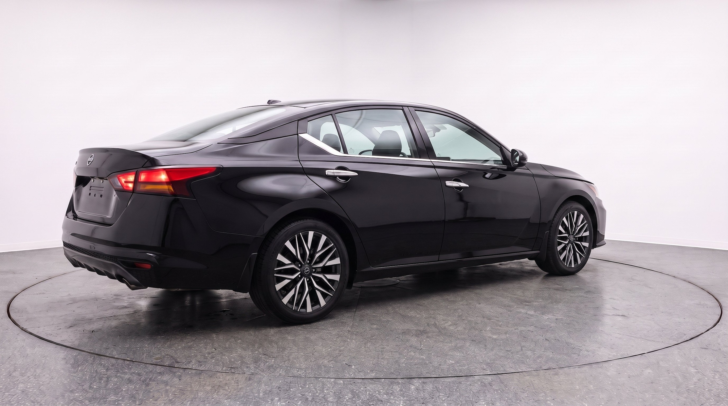 Thumbnail: 2025 Nissan Altima - 9