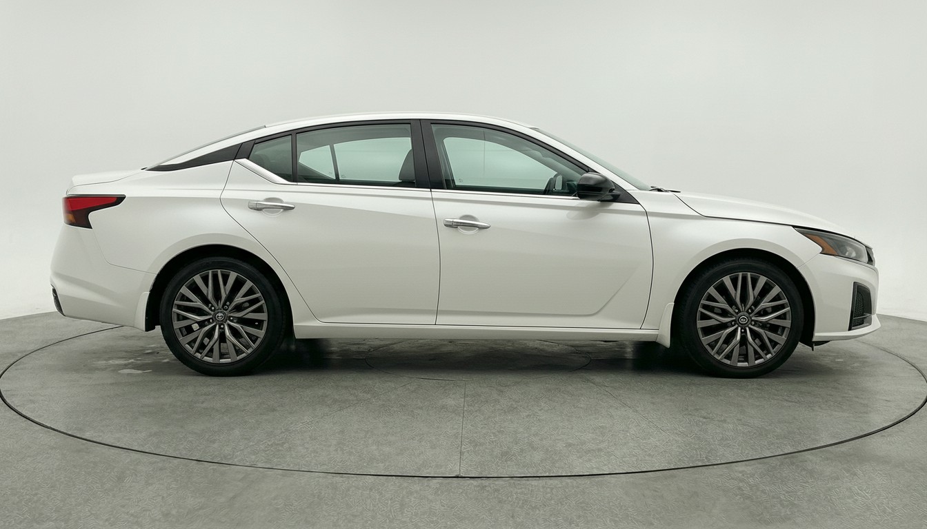 Thumbnail: 2025 Nissan Altima - 8