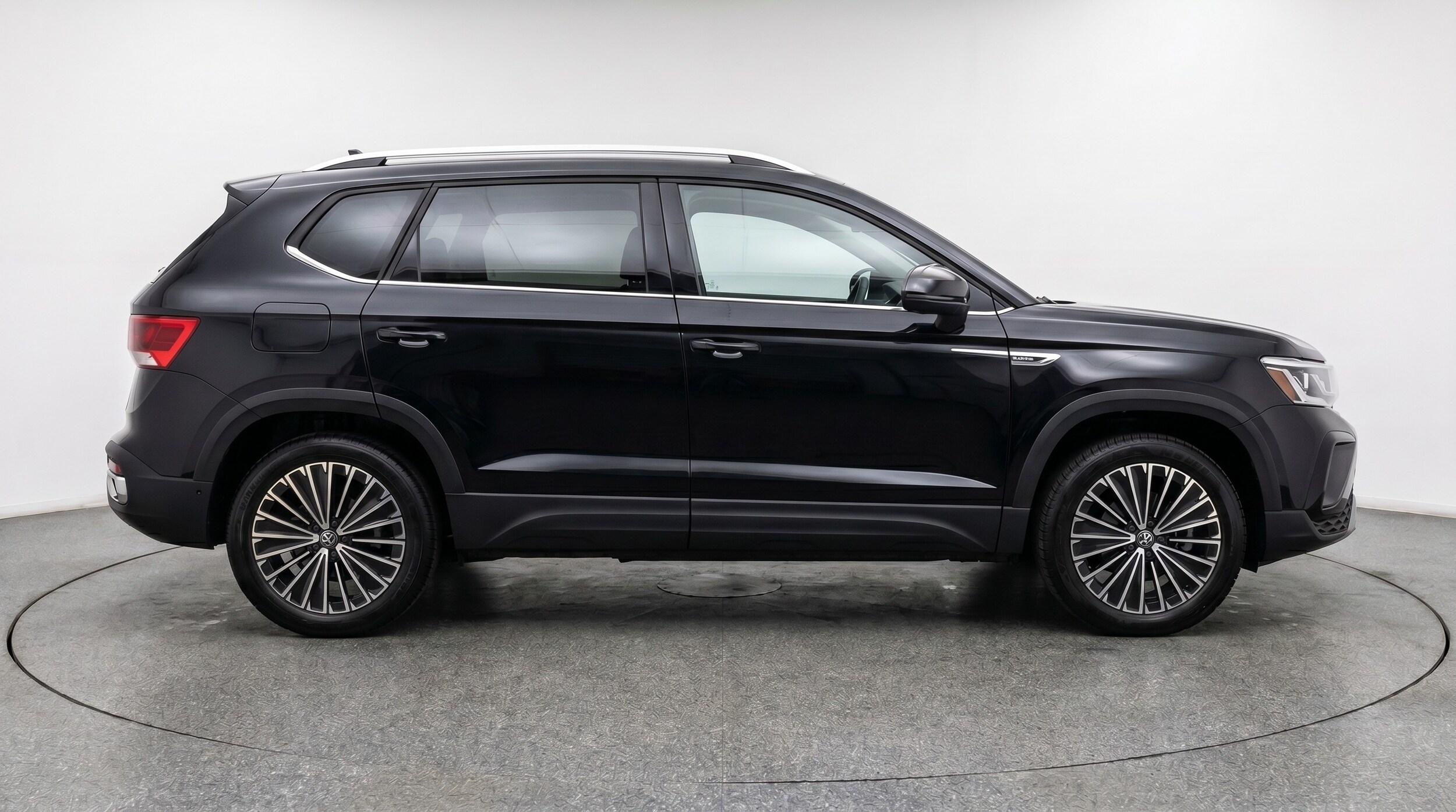 Thumbnail: 2025 Volkswagen Taos - 8